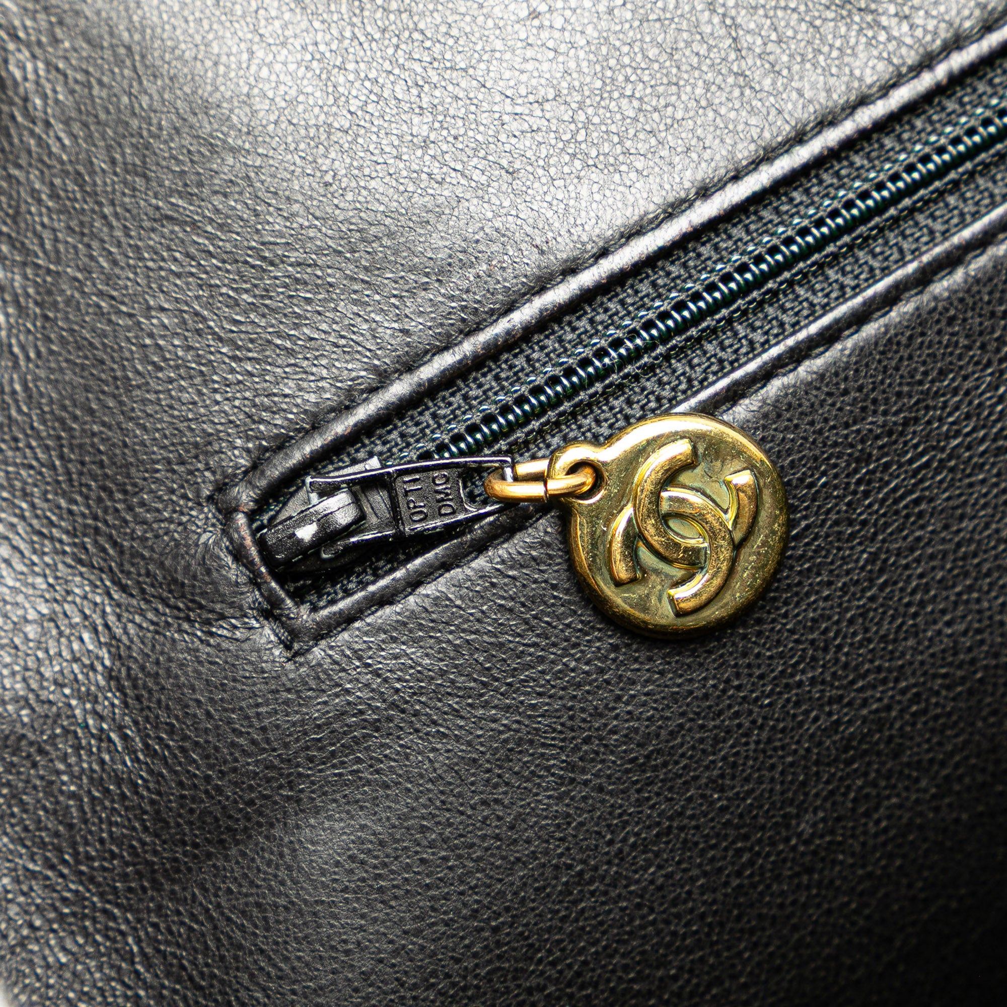 Chanel CC Caviar Two Way Zip Shoulder Bag - image 8