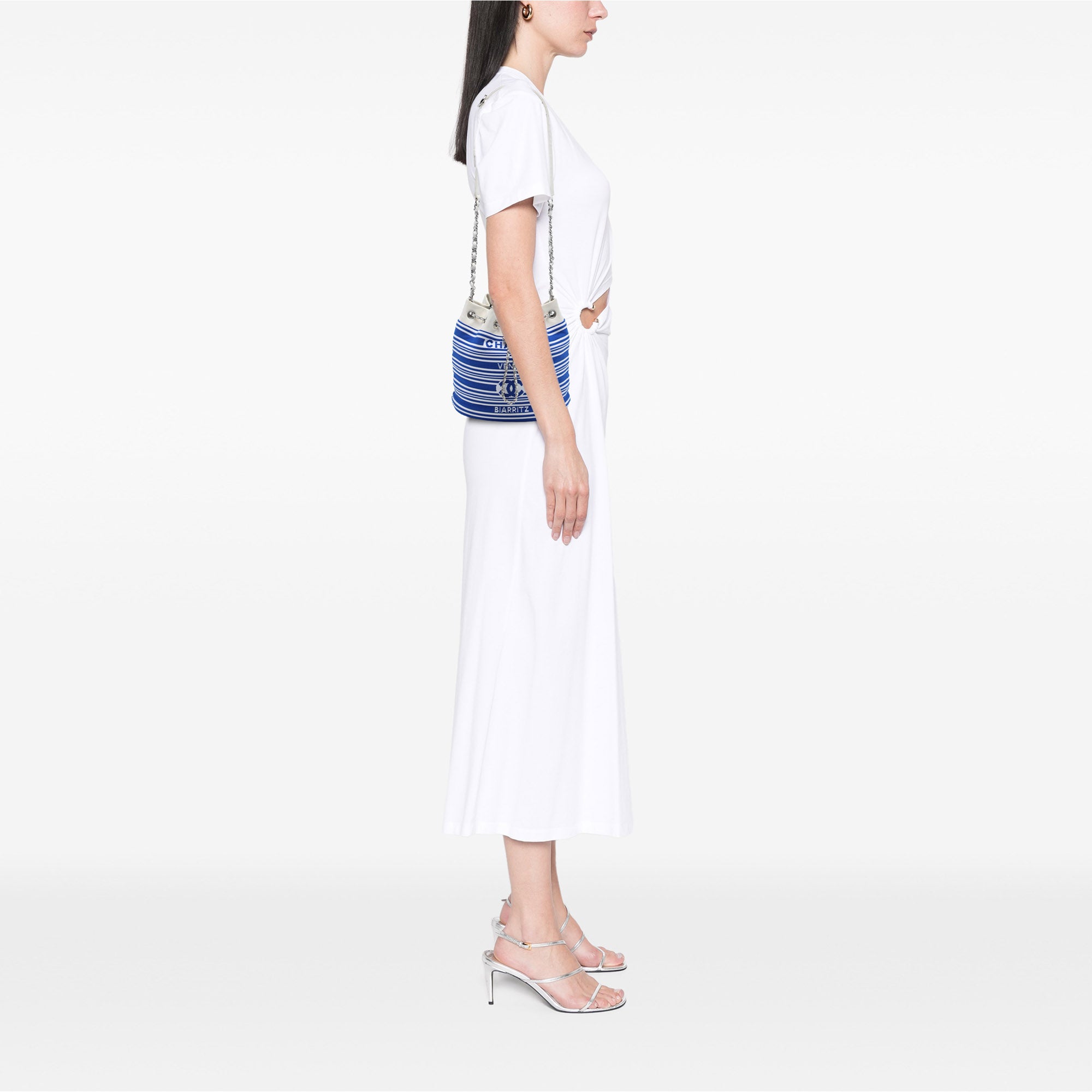 Chanel Venise Biarritz Mixed Fibers and Lambskin Drawstring Bucket Bag - image 6