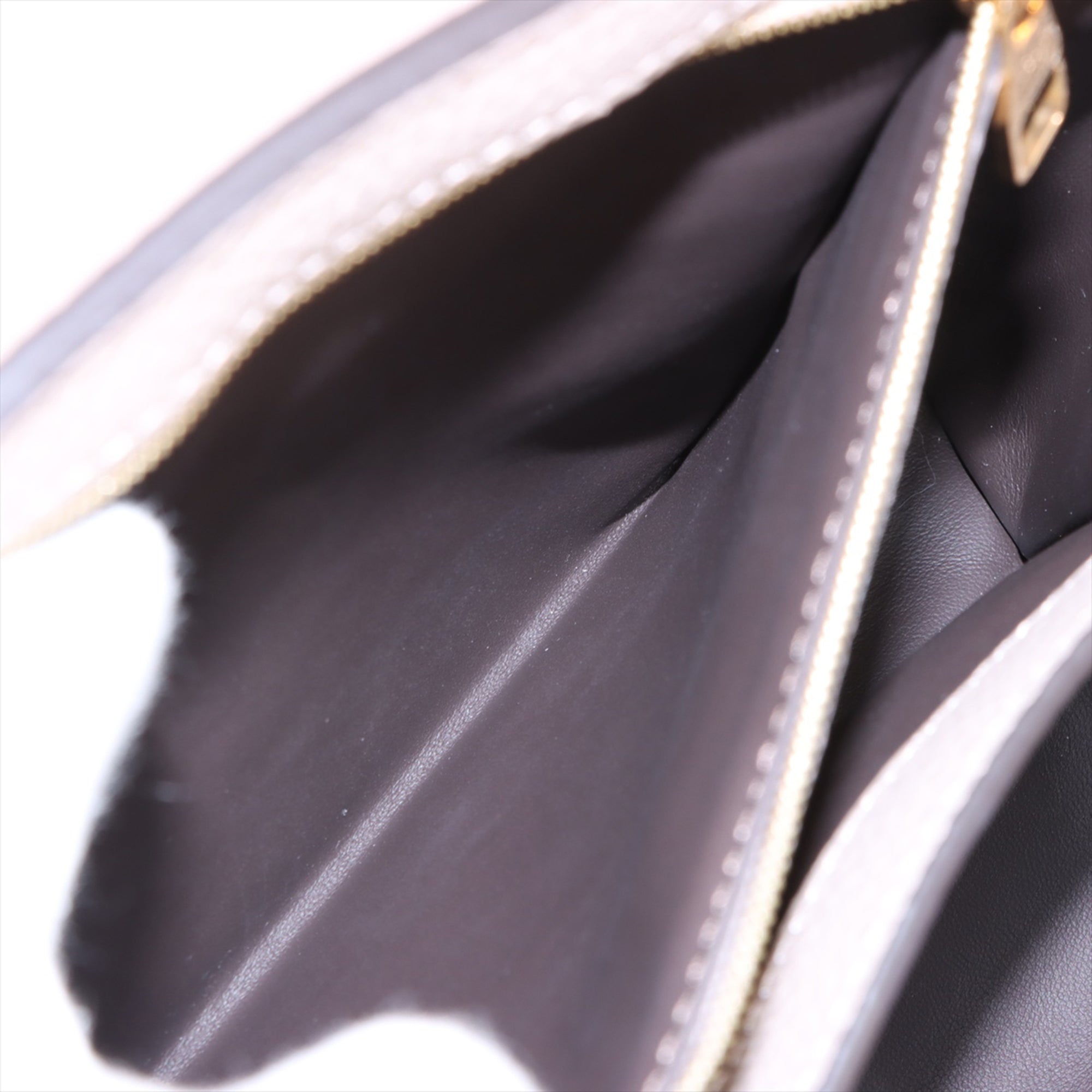 Louis Vuitton Taurillon Capucines MM - image 5
