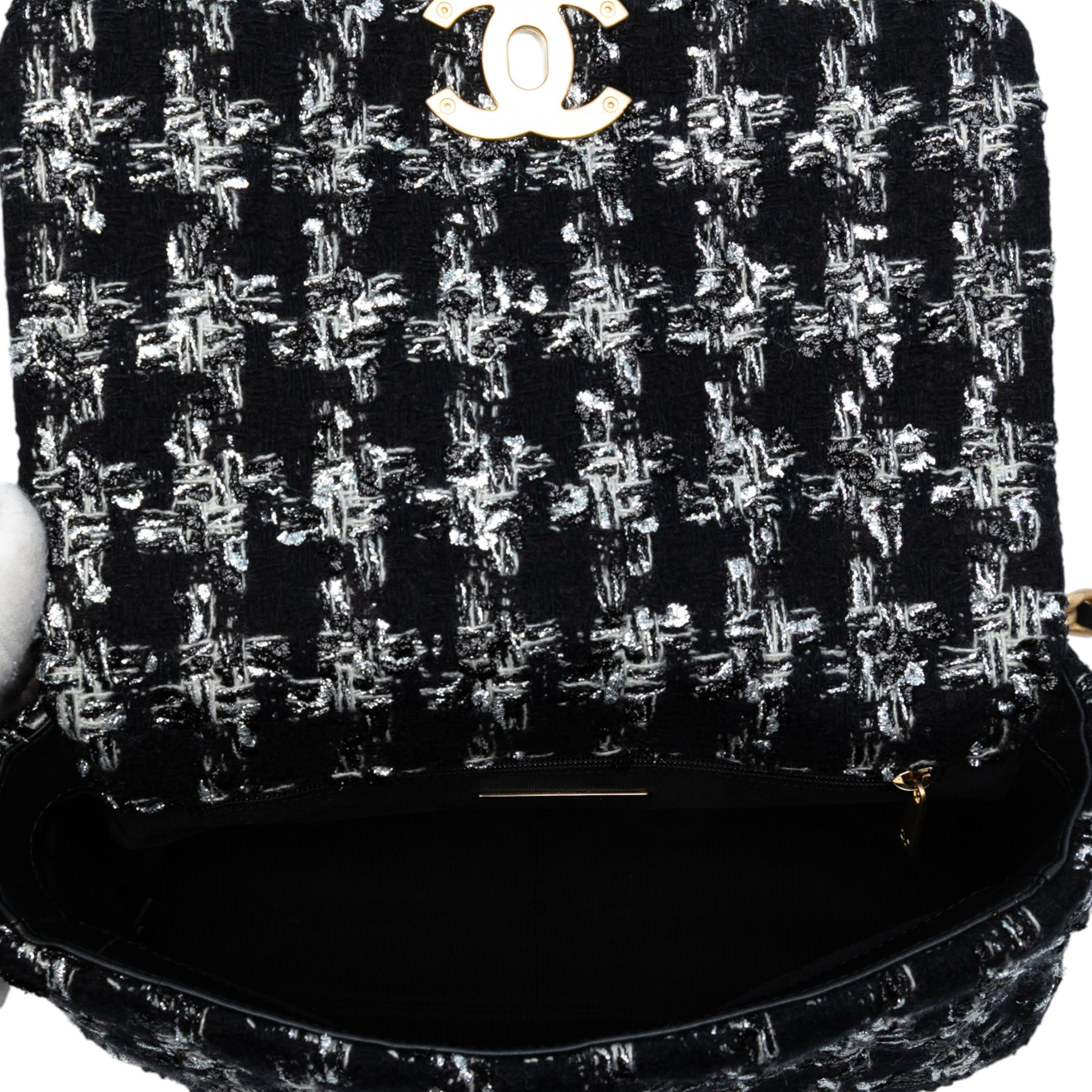 Chanel Medium Tweed 19 Flap - image 4
