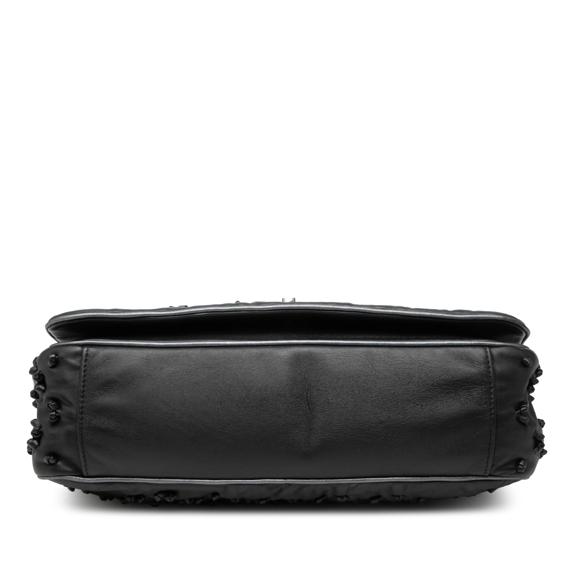 Chanel CC Lambskin Chic Knot Flap - image 3