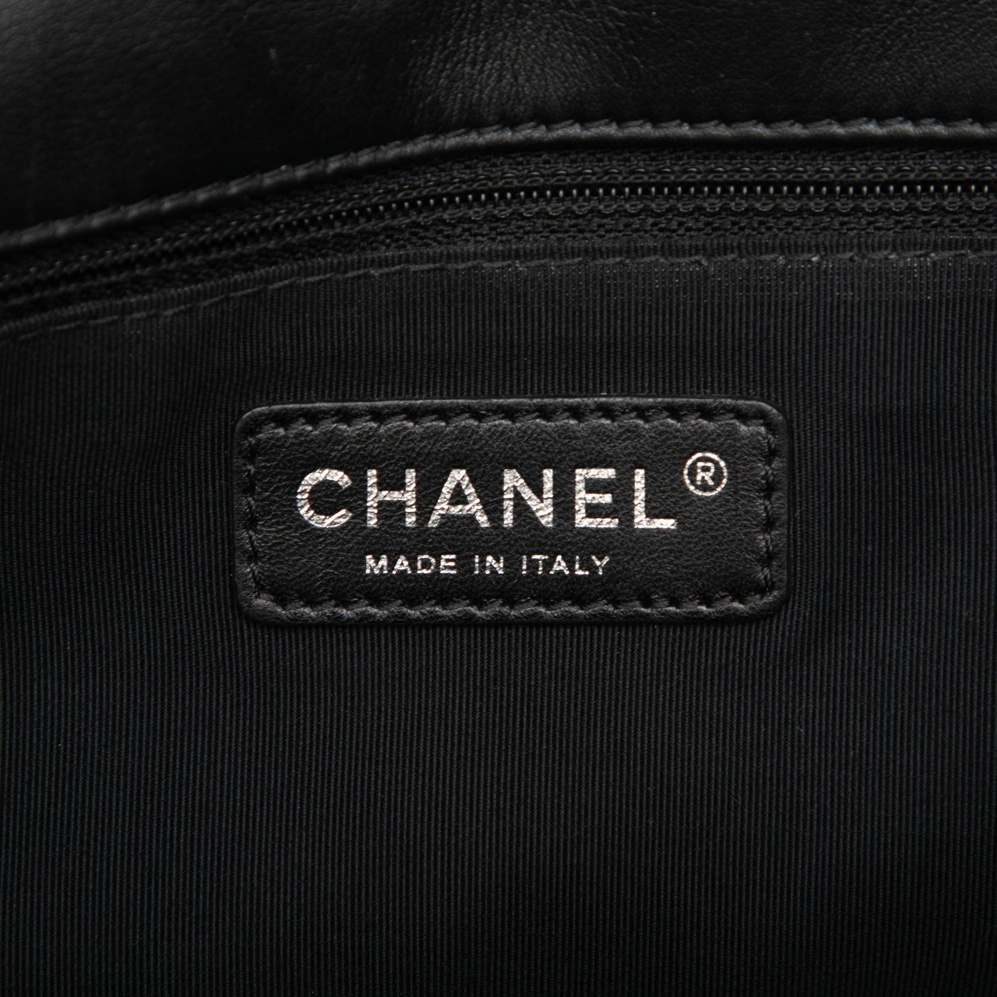 Chanel CC Lambskin Chic Knot Flap - image 5