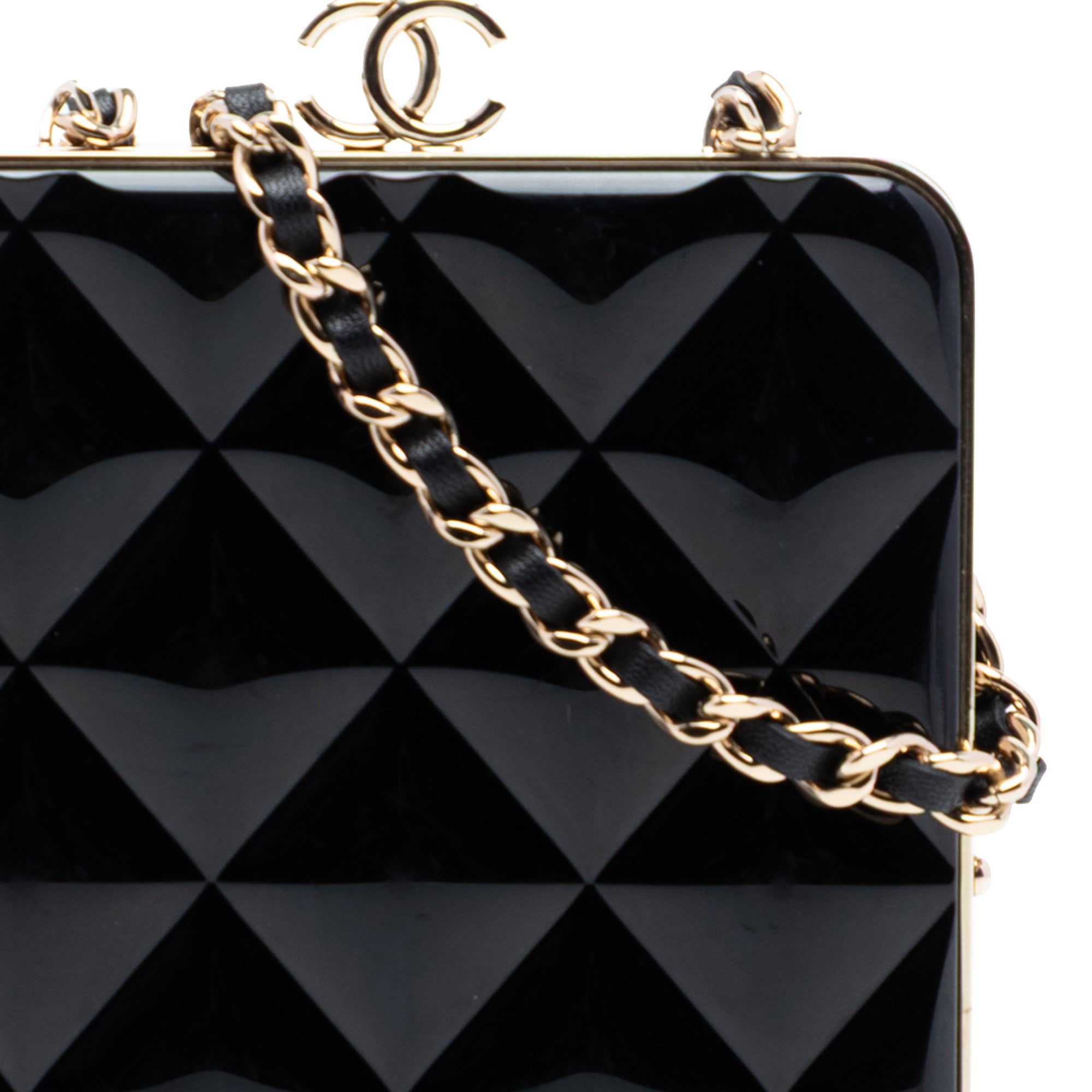 Chanel CC Quilted Acrylic and Lambskin Evening Clutch With Chain - image 7
