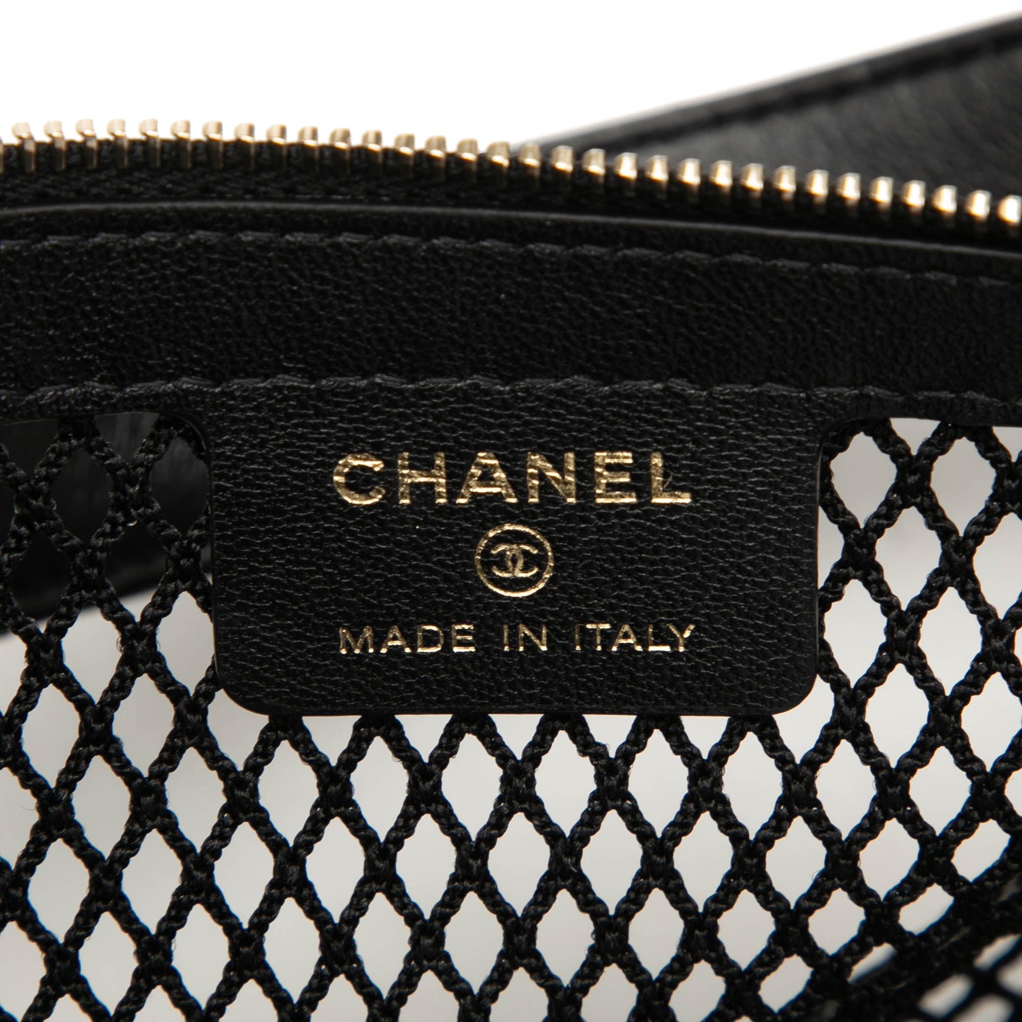 Chanel CC Mesh and Quilted Shiny Lambskin Chain Hobo - image 5