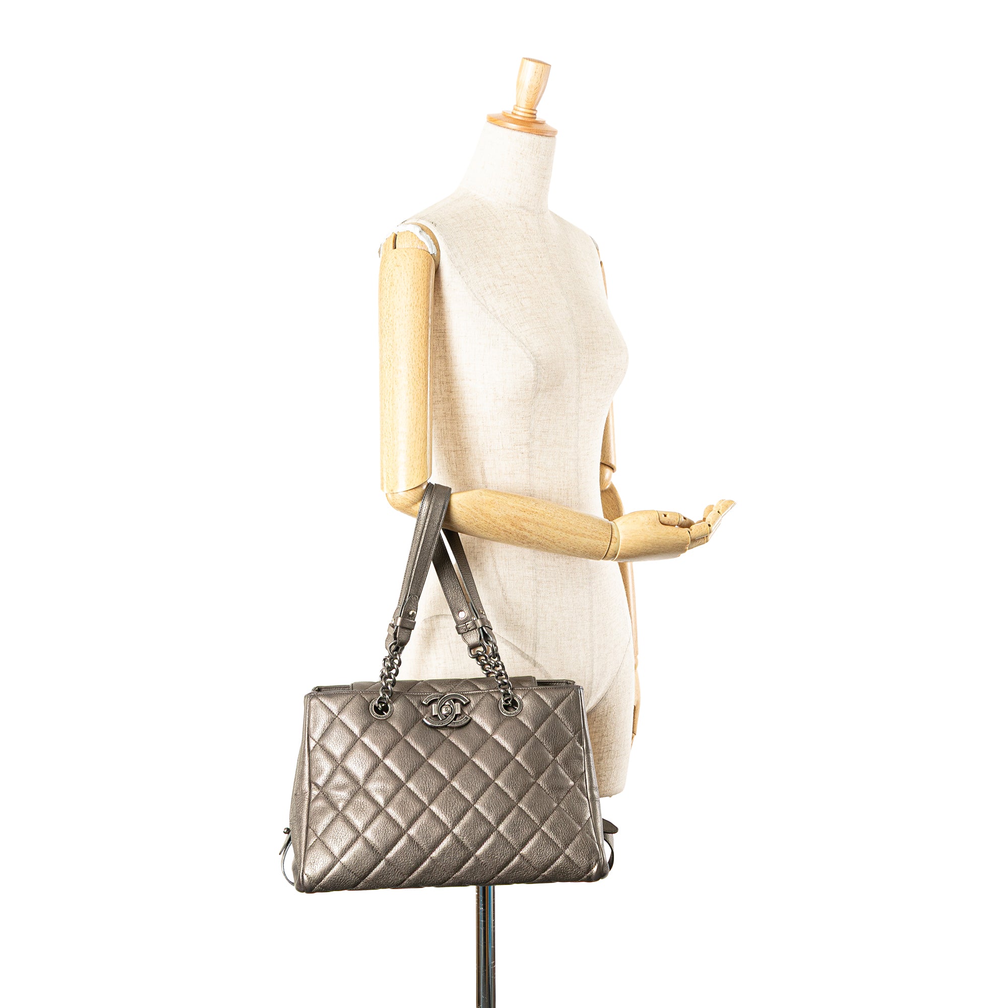 Chanel Large Quilted Metallic Goatskin City Rock Shopping Tote - image 12
