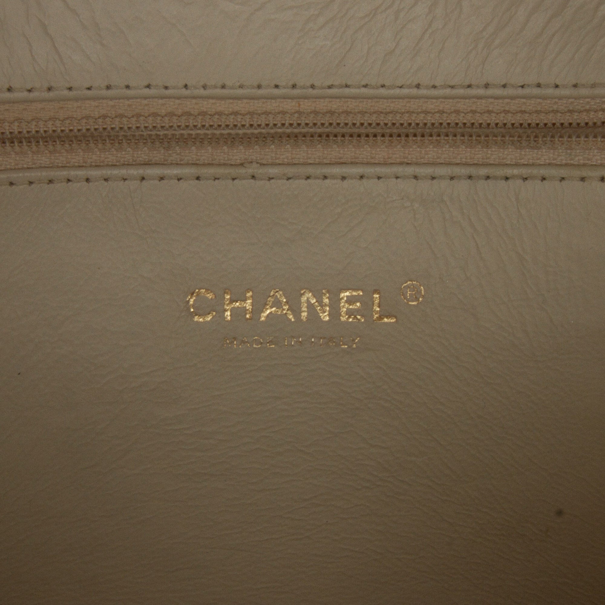 Chanel Medium Caviar Filigree Vanity Case - image 10