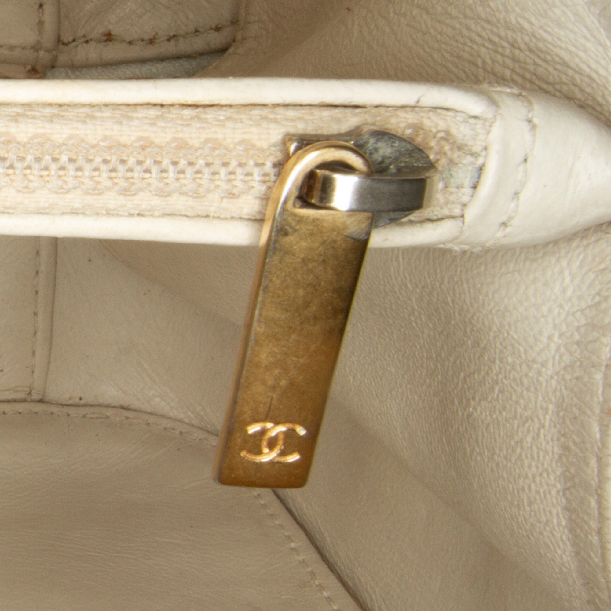 Chanel Medium Caviar Filigree Vanity Case - image 13