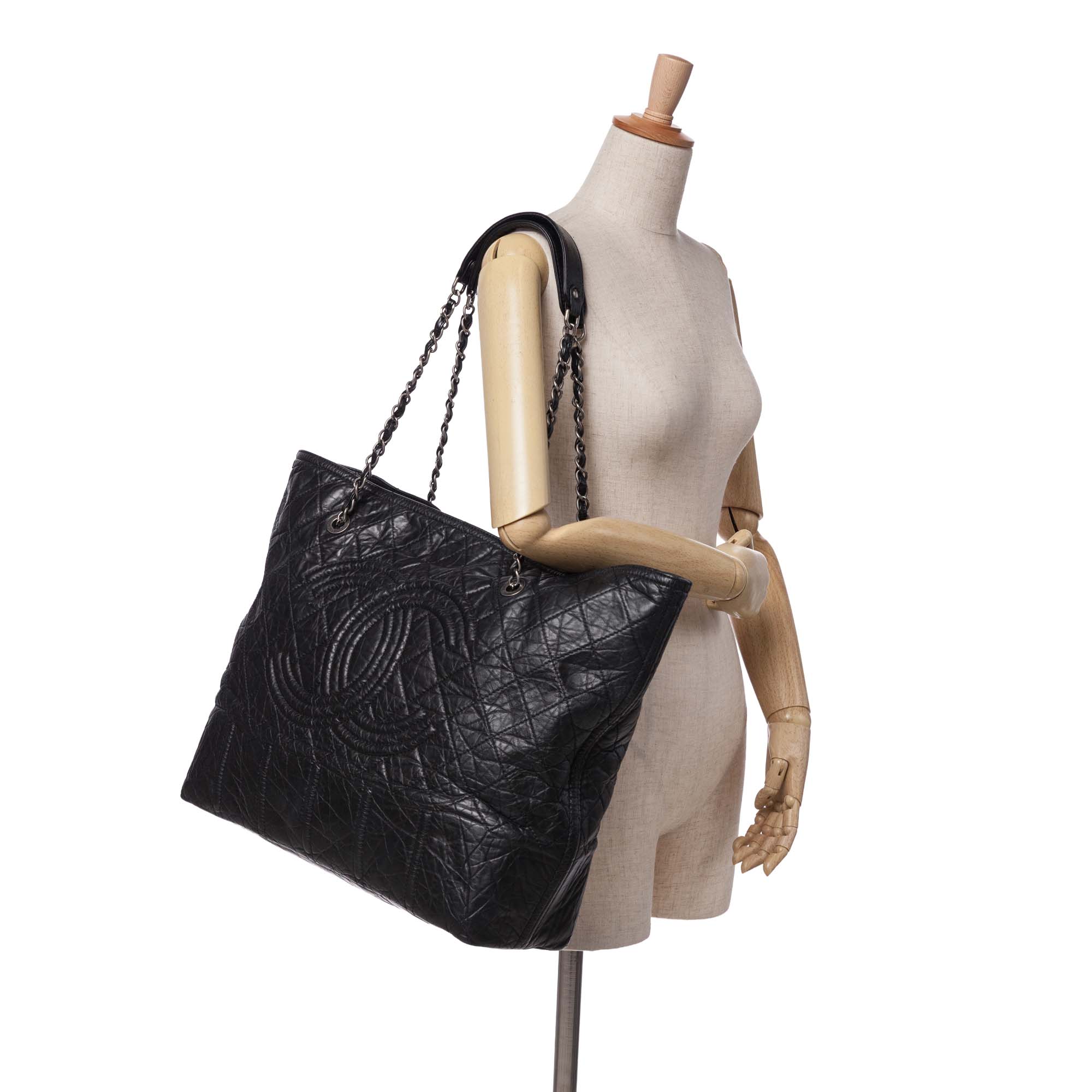 Chanel Distressed Calfskin Shopping In Moscow Tote - image 10