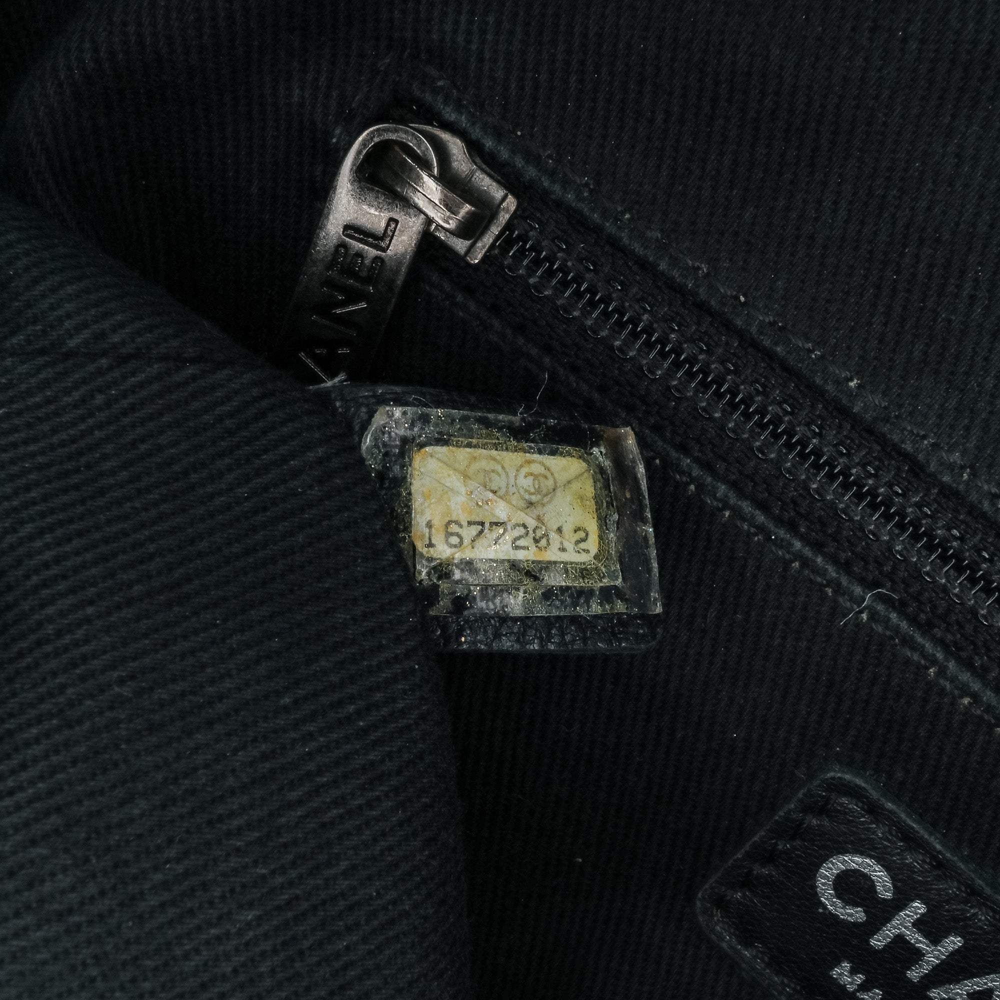 Chanel Jumbo Quilted Iridescent Caviar Easy Flap - image 7