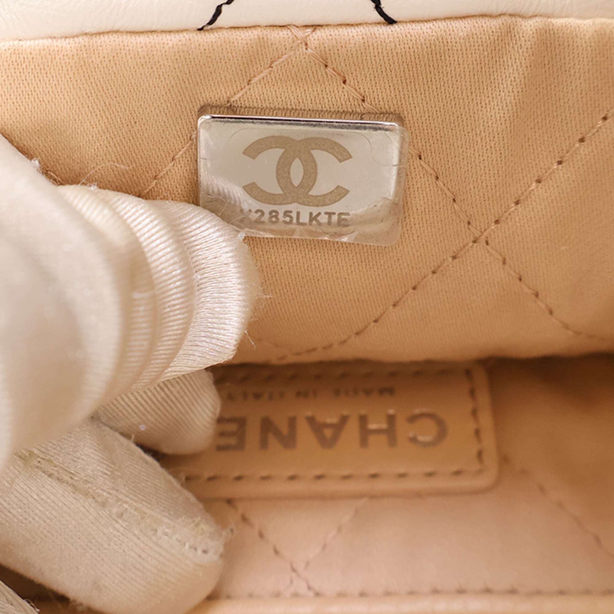 Chanel Small Quilted Shiny Calfskin 22 Handbag - image 4