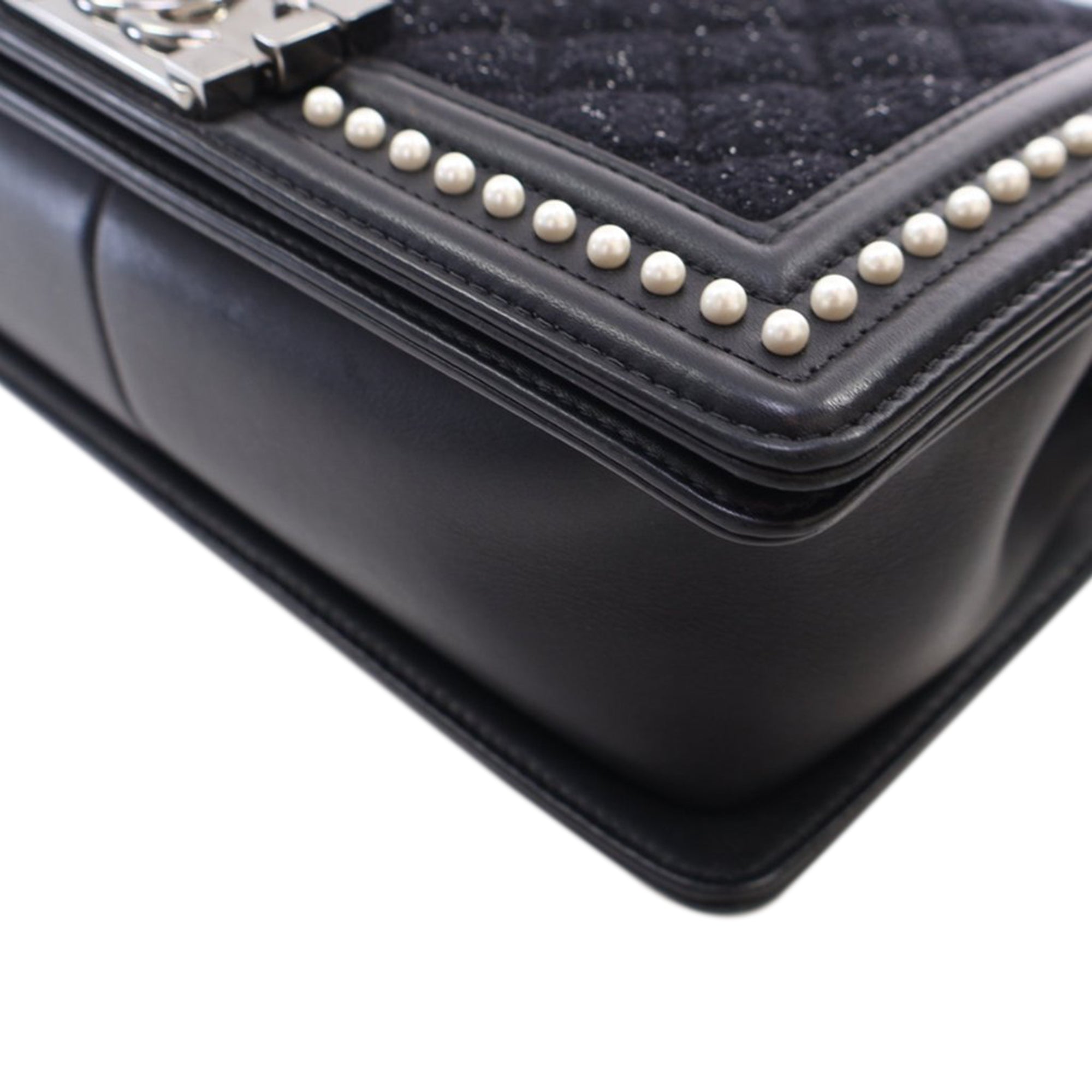Chanel Old Medium Quilted Tweed and Calfskin Pearl Boy Flap - image 8