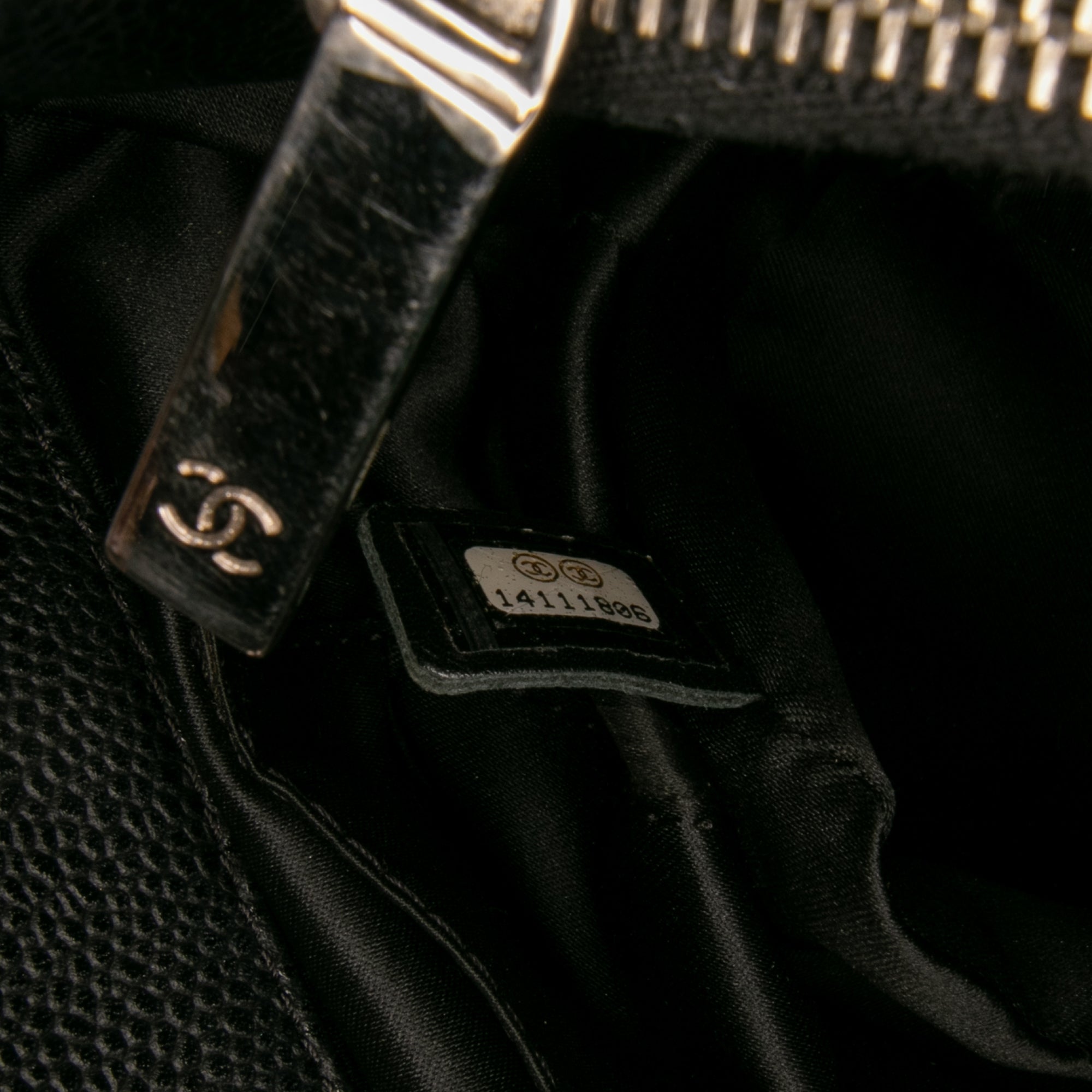 Chanel Caviar Grand Shopping Tote - image 6