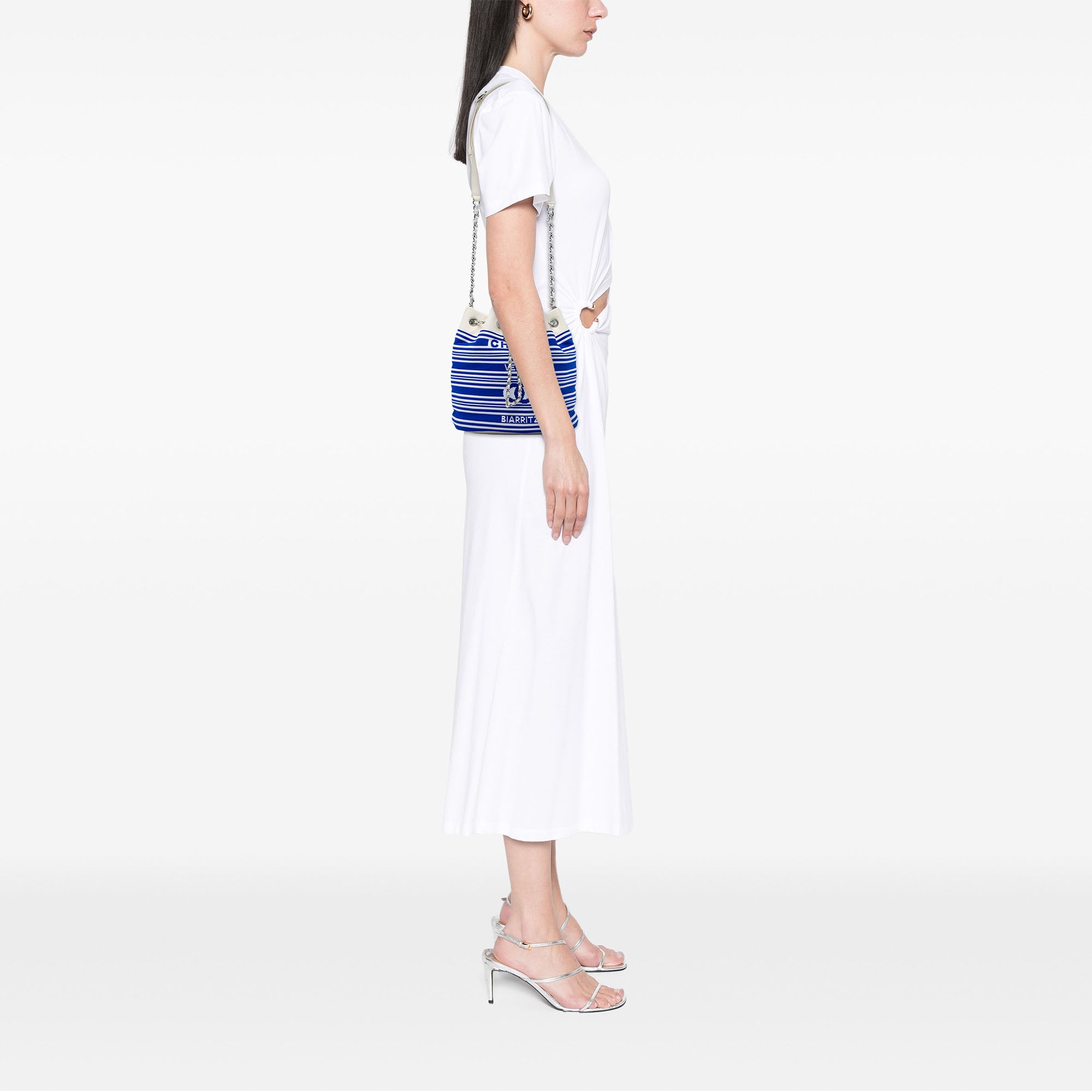 Chanel Venise Biarritz Mixed Fibers and Lambskin Drawstring Bucket Bag - image 5