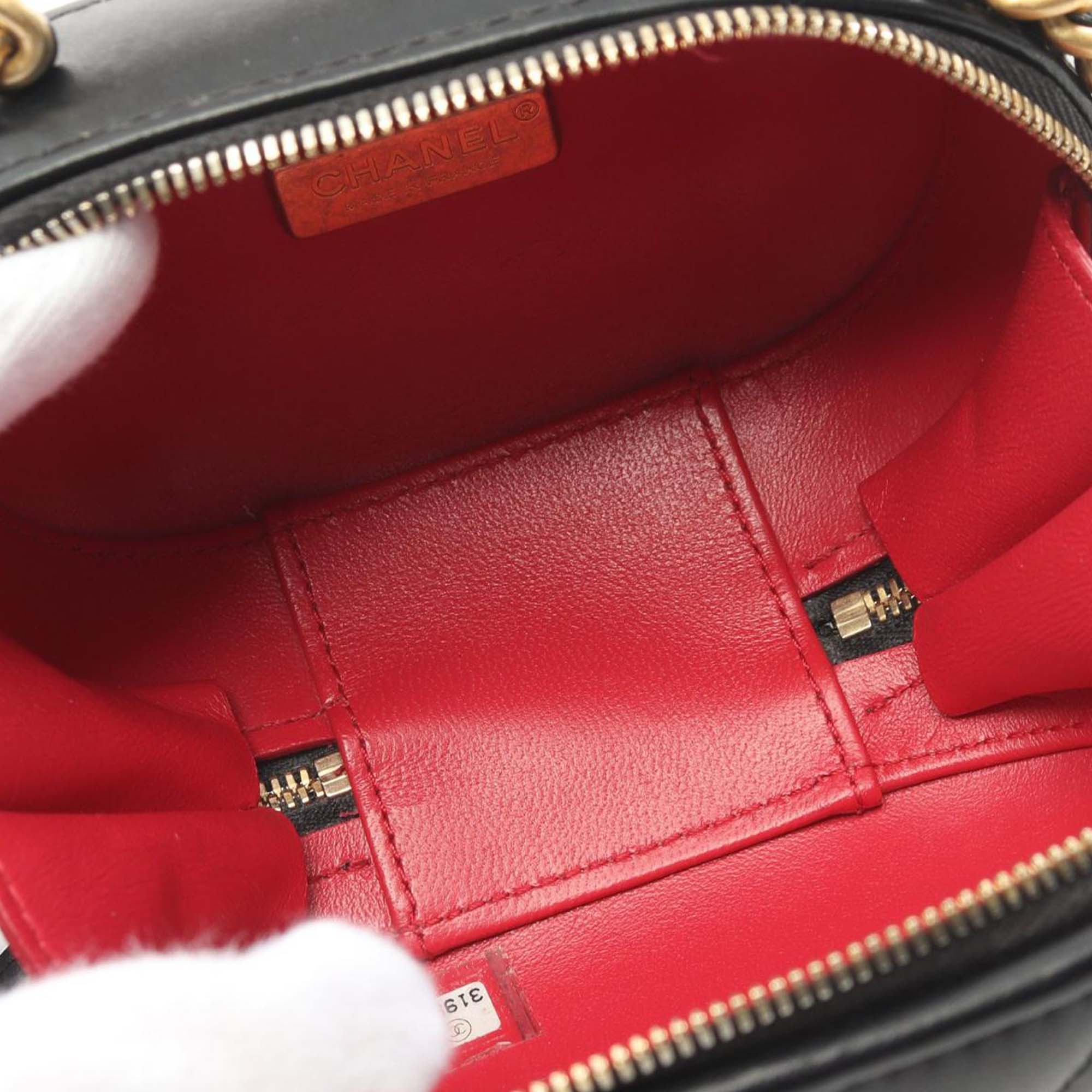 Chanel Quilted Lambskin CC Bubble Vanity Case With Chain - image 3