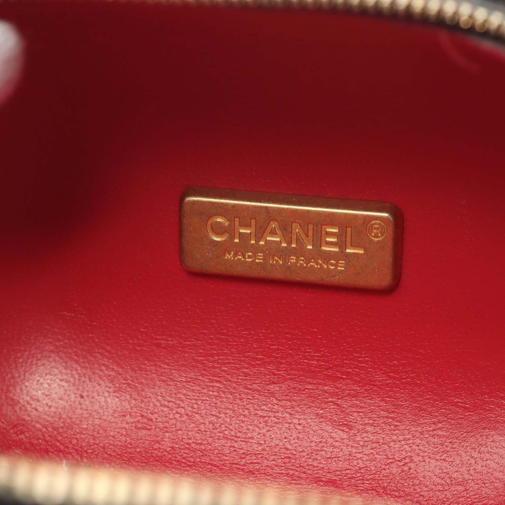 Chanel Quilted Lambskin CC Bubble Vanity Case With Chain - image 4