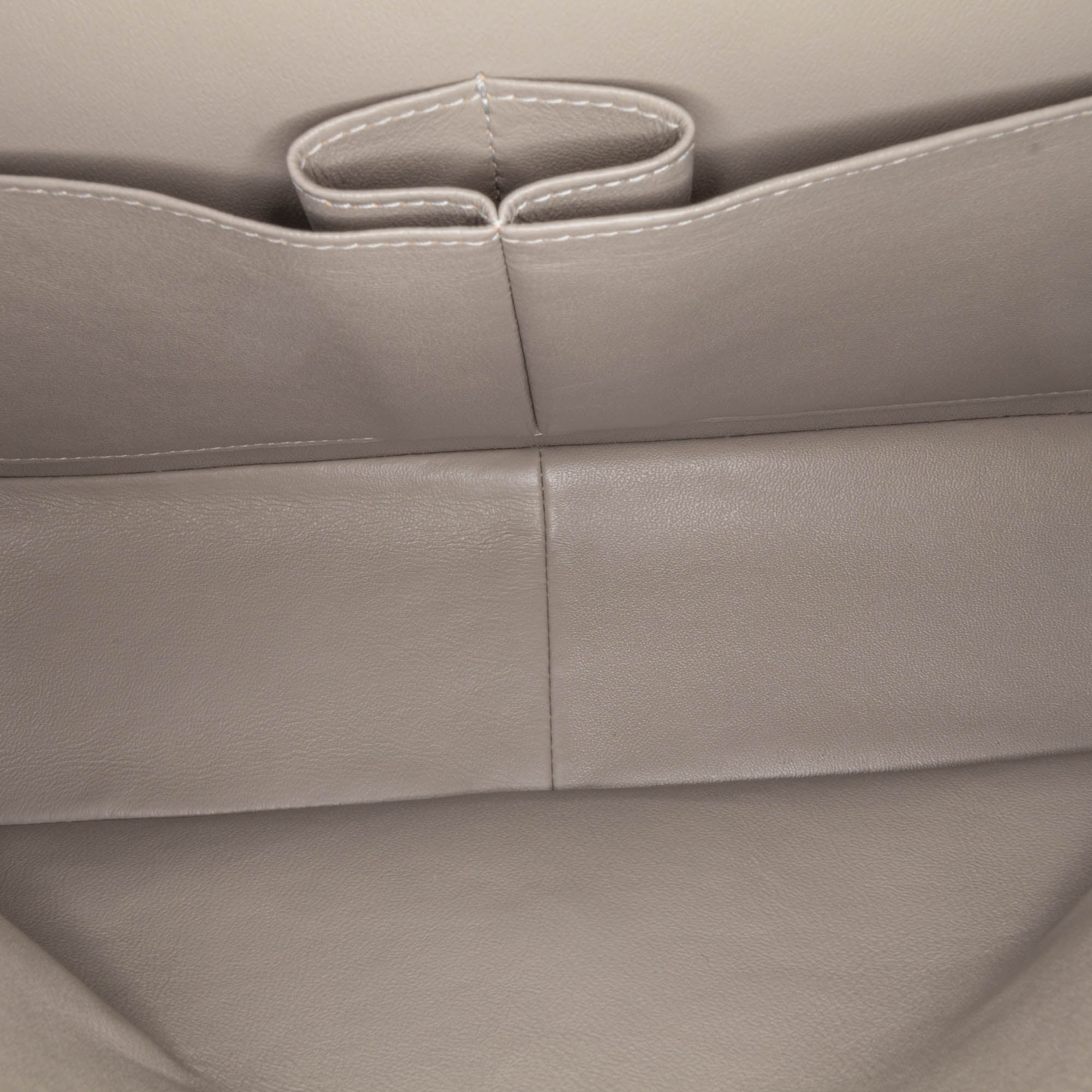 Chanel Jumbo Classic Caviar Double Flap - image 4