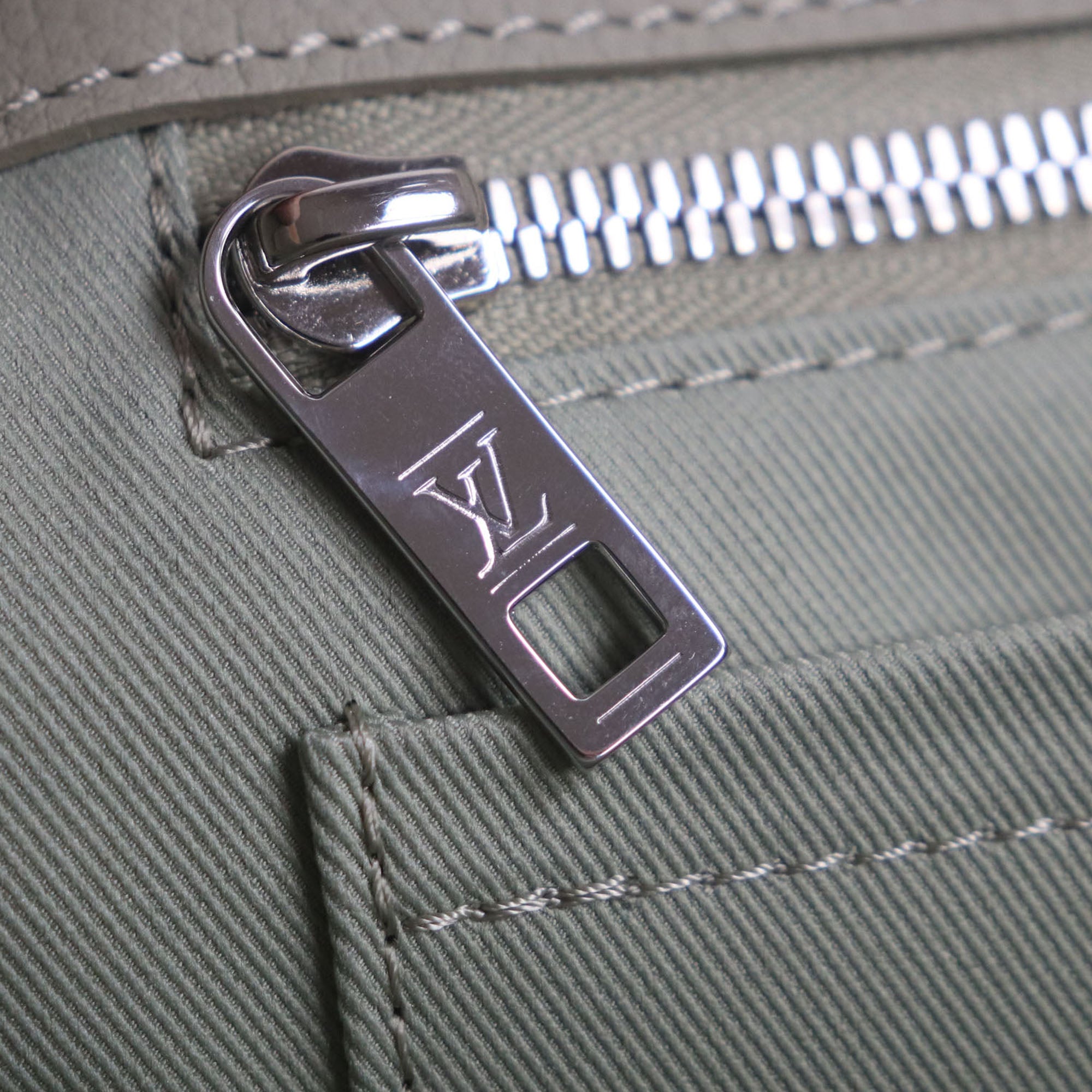 Louis Vuitton Aerogram Fastline Tote - image 8