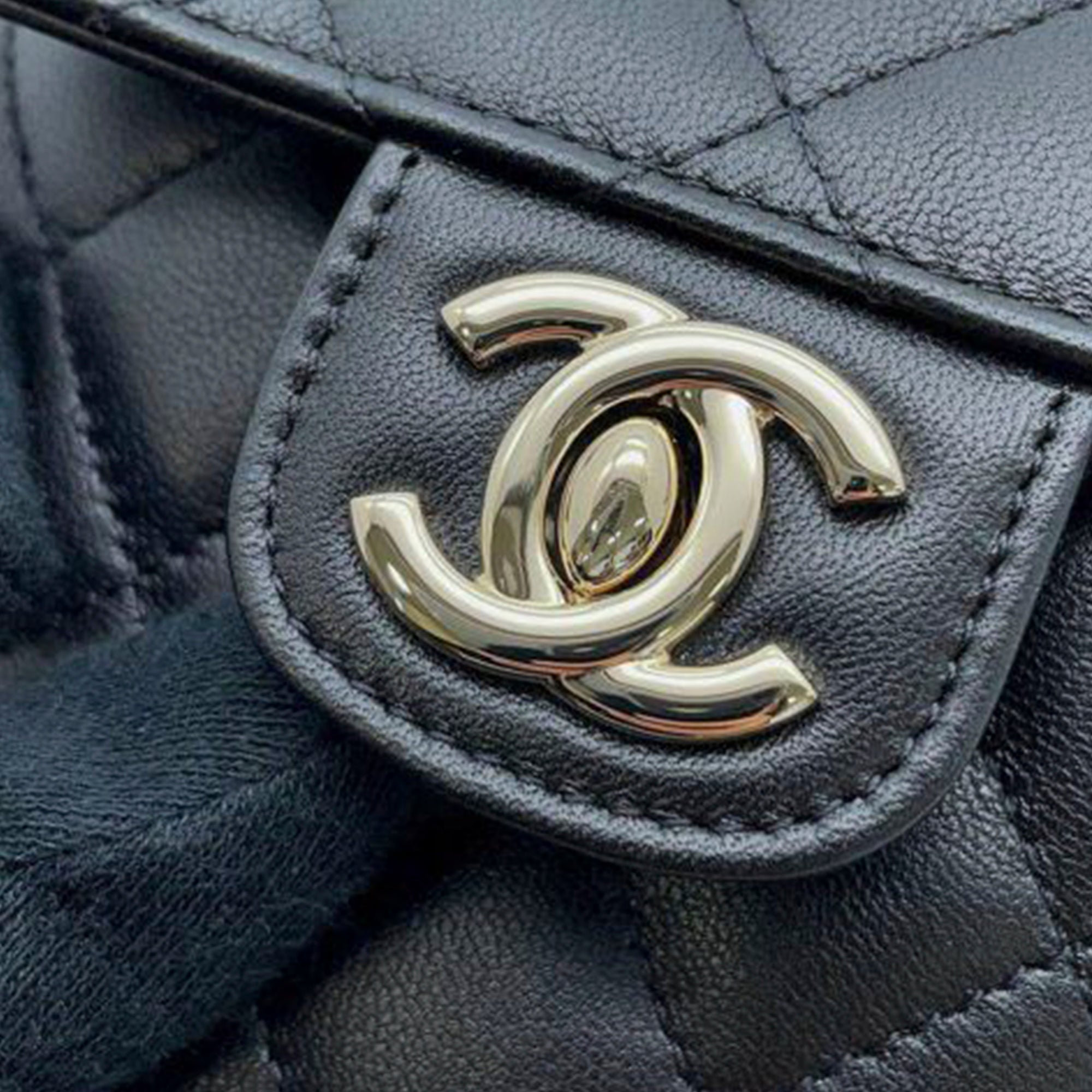 Chanel Mini Lambskin CC in Love Heart Crossbody - image 9