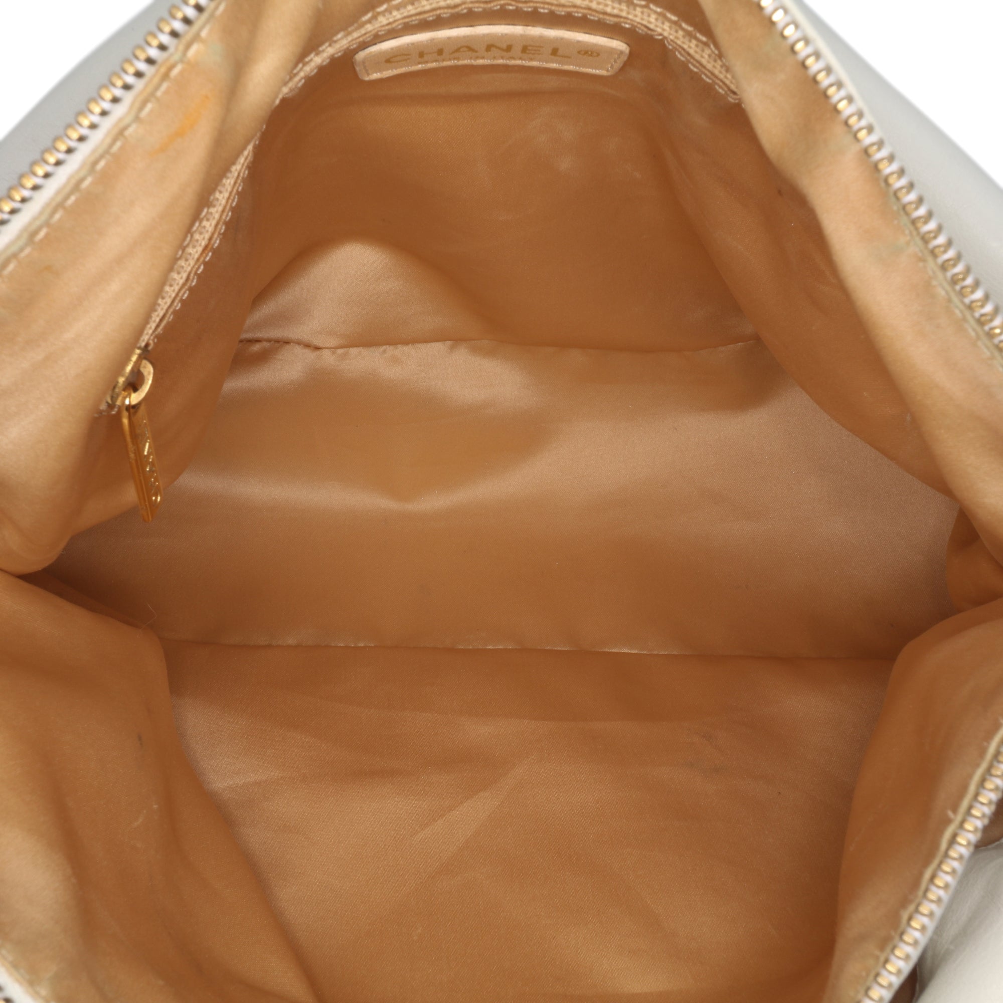 Chanel Calfskin Rodeo Drive Hobo - image 4