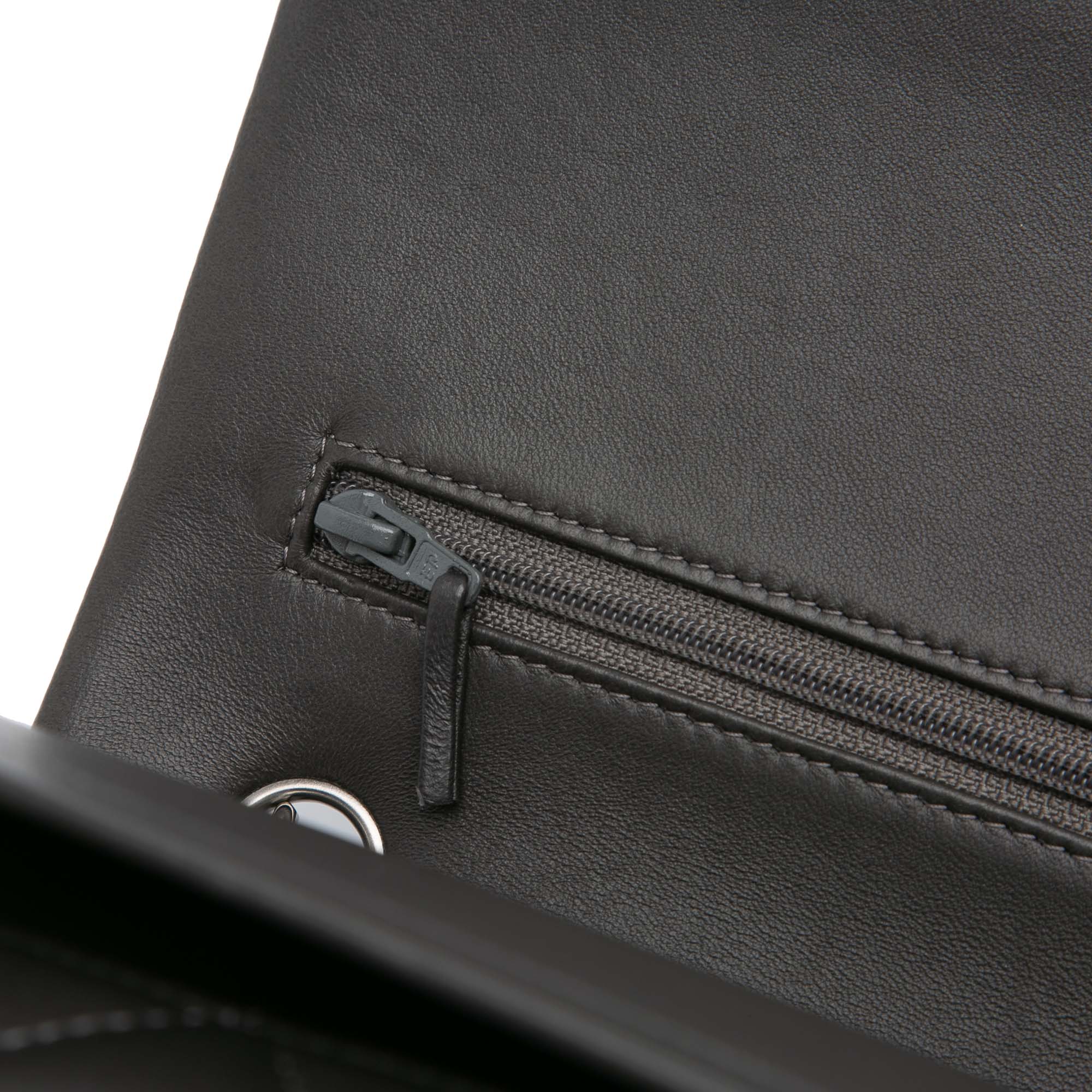 Chanel Jumbo Classic Lambskin Double Flap - image 9