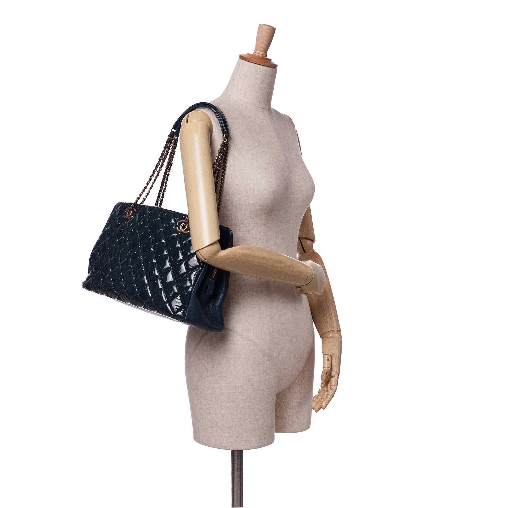 Chanel Paris Salzburg Patent and Goatskin CC Eyelet Tote - image 10