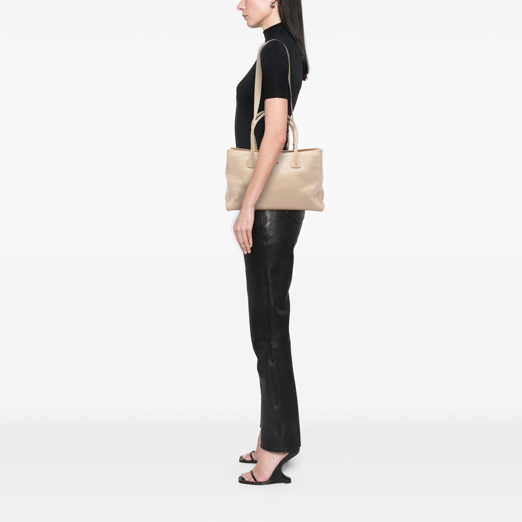 Chanel Medium Calfskin Executive Cerf Shopper Tote - image 6