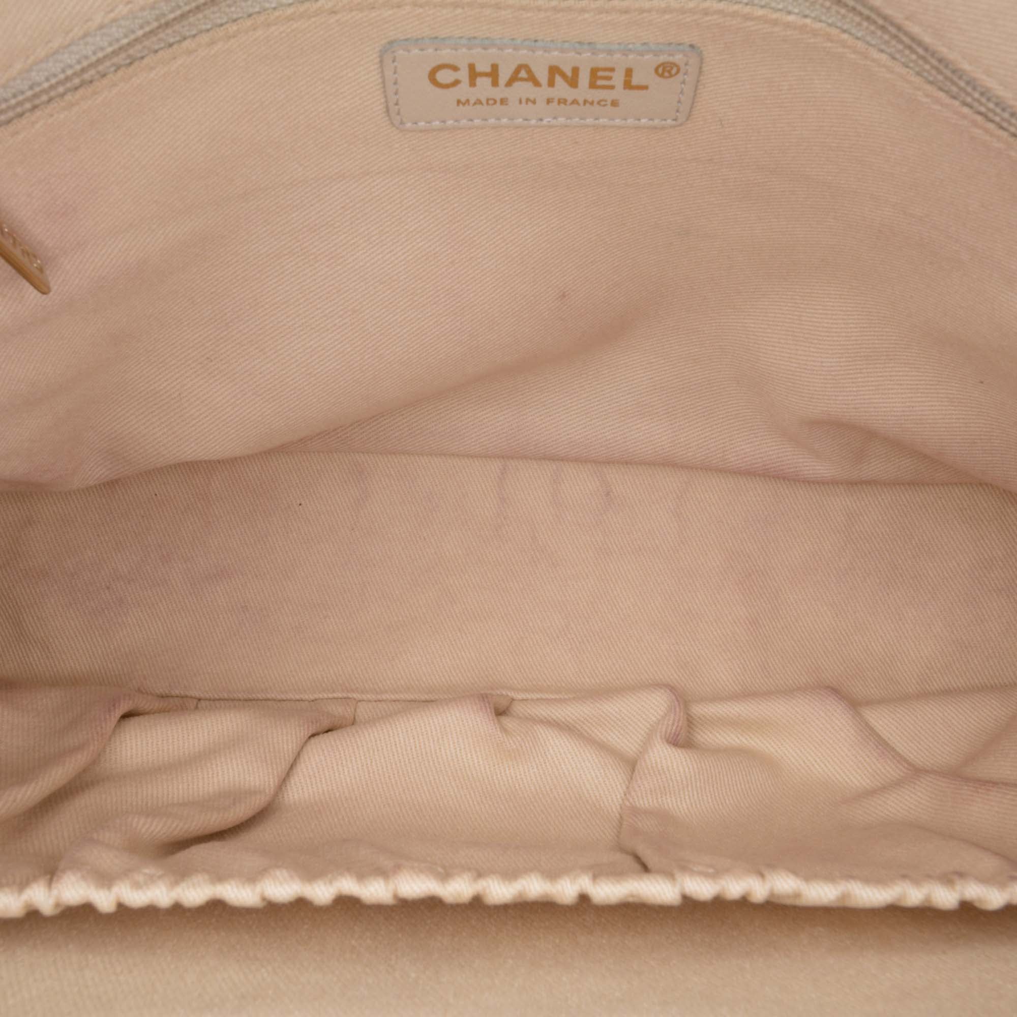 Chanel CC Printed Canvas Eiffel Tower Shoulder Bag - image 4