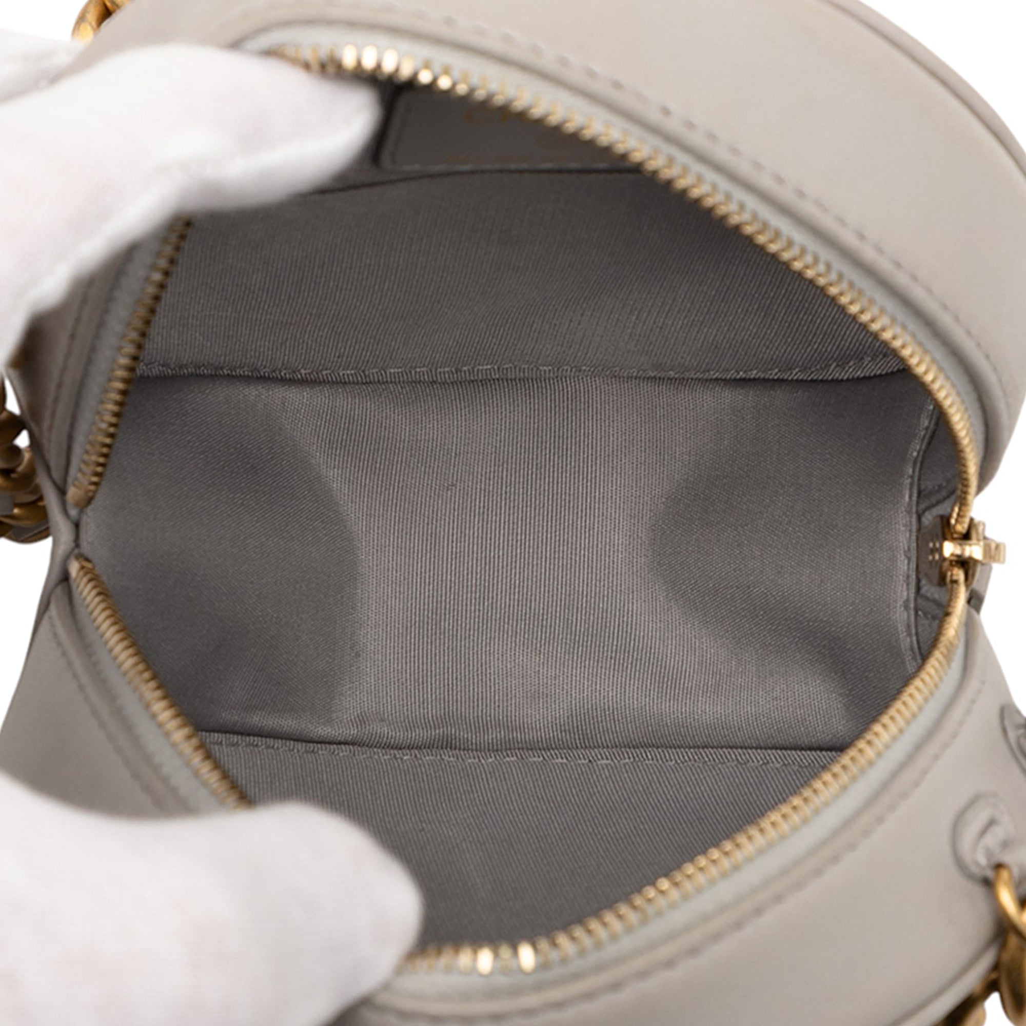 Chanel Lambskin 19 Round Clutch with Chain - image 4