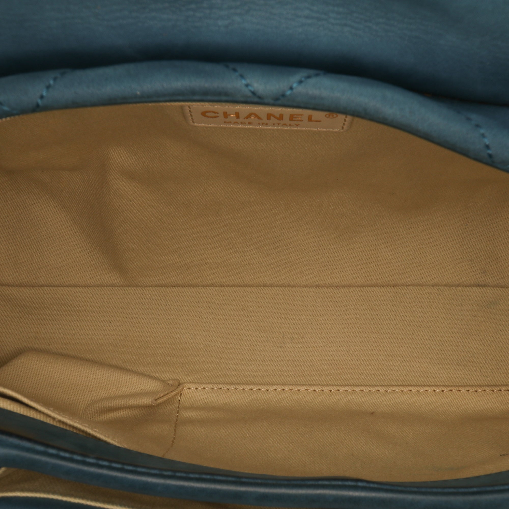 Chanel Large Iridescent Calfskin Chic Quilt Flap - image 4