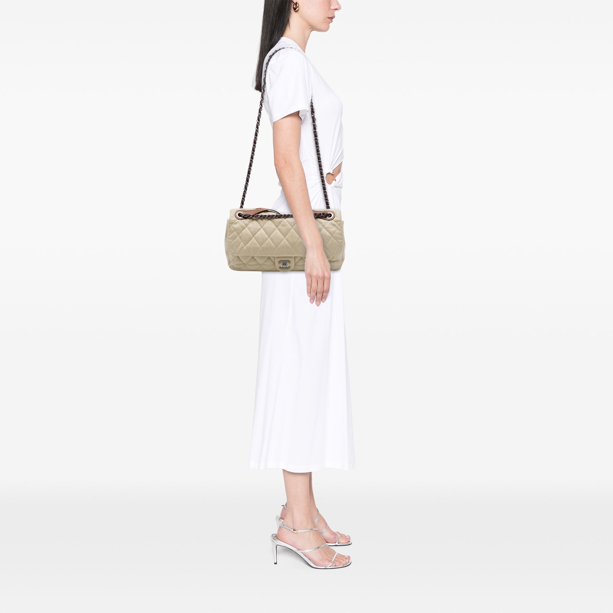 Chanel Jumbo Iridescent Calfskin In The Mix Flap - image 6