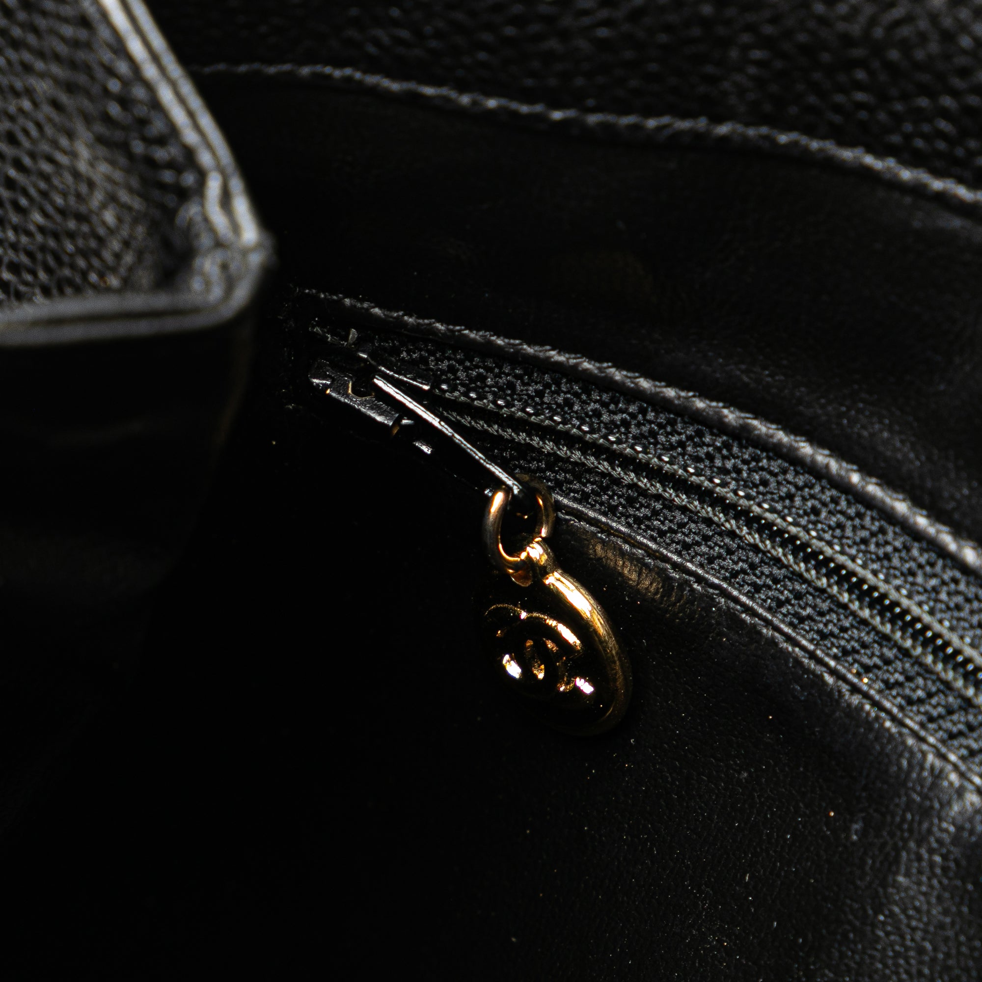 Chanel CC Caviar Shoulder Bag - image 8
