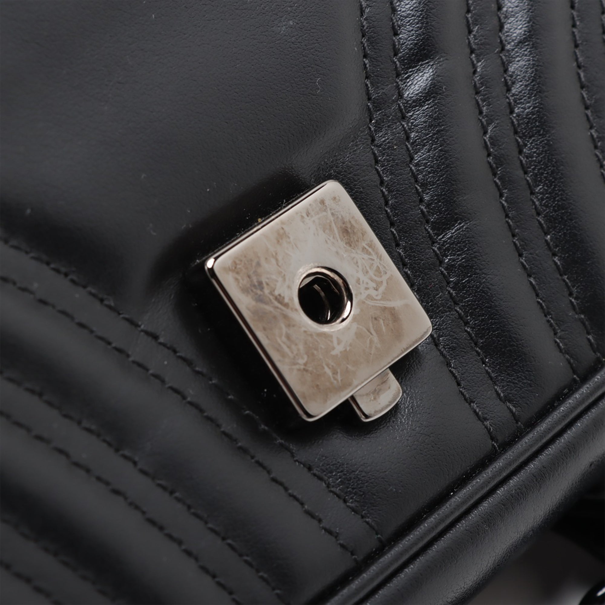 Gucci Medium GG Marmont Matelasse Calfskin Shoulder Bag - image 6