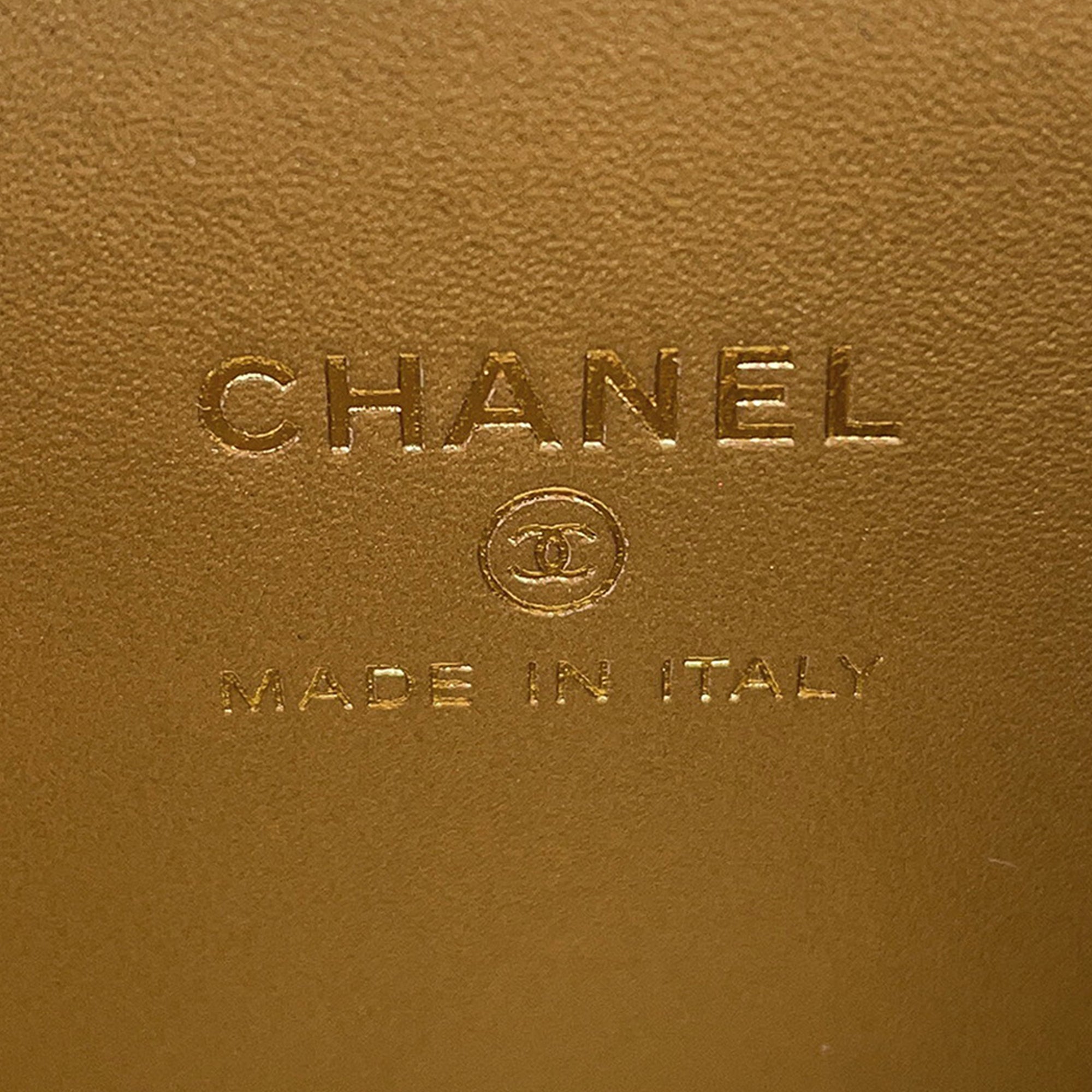 Chanel Mini Quilted Lambskin Pearl Crush Vanity Case With Chain - image 5