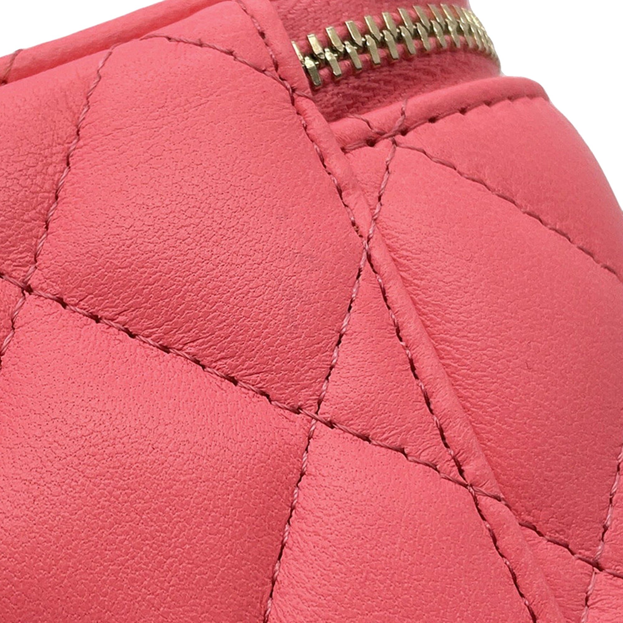 Chanel Mini Quilted Lambskin Pearl Crush Vanity Case With Chain - image 6