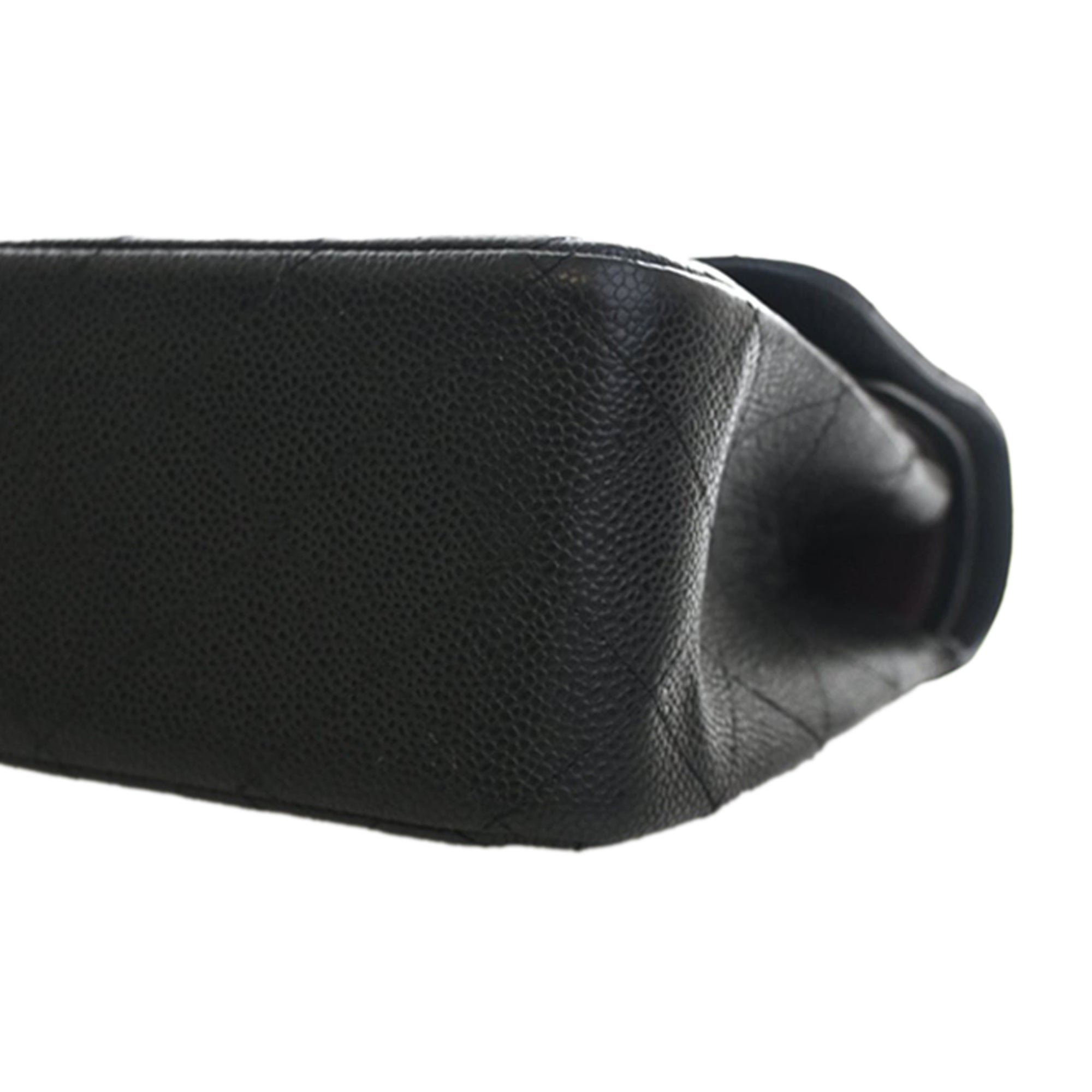 Chanel Jumbo Classic Caviar Double Flap - image 12
