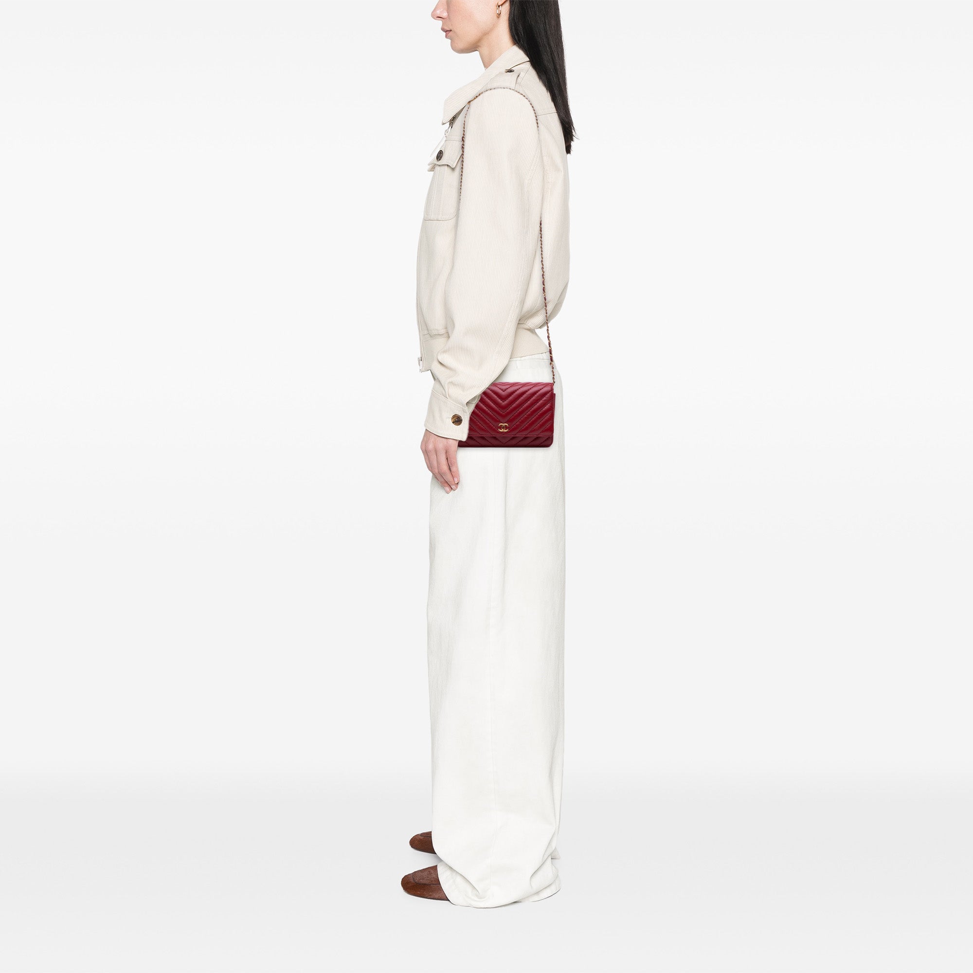 Chanel Métiers d'Art CC Chevron Lambskin Wallet On Chain - image 11