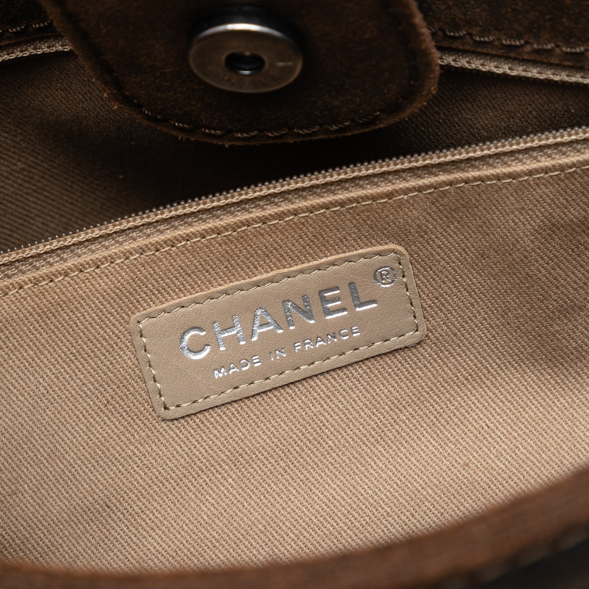 Chanel Paris Edinburgh Large Quilted Nubuck Highlander Messenger Bag - image 5