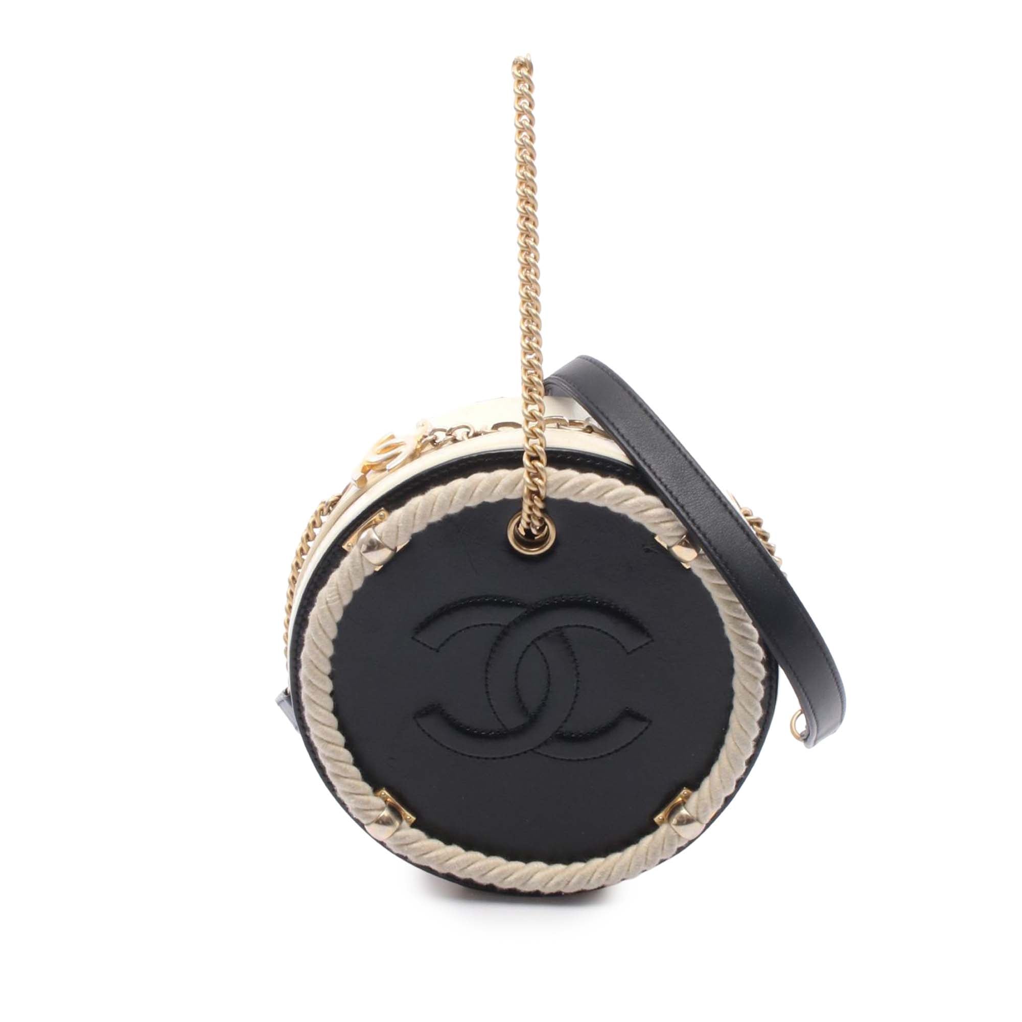 Chanel Crumpled Calfskin En Vogue Round Bag - image 1