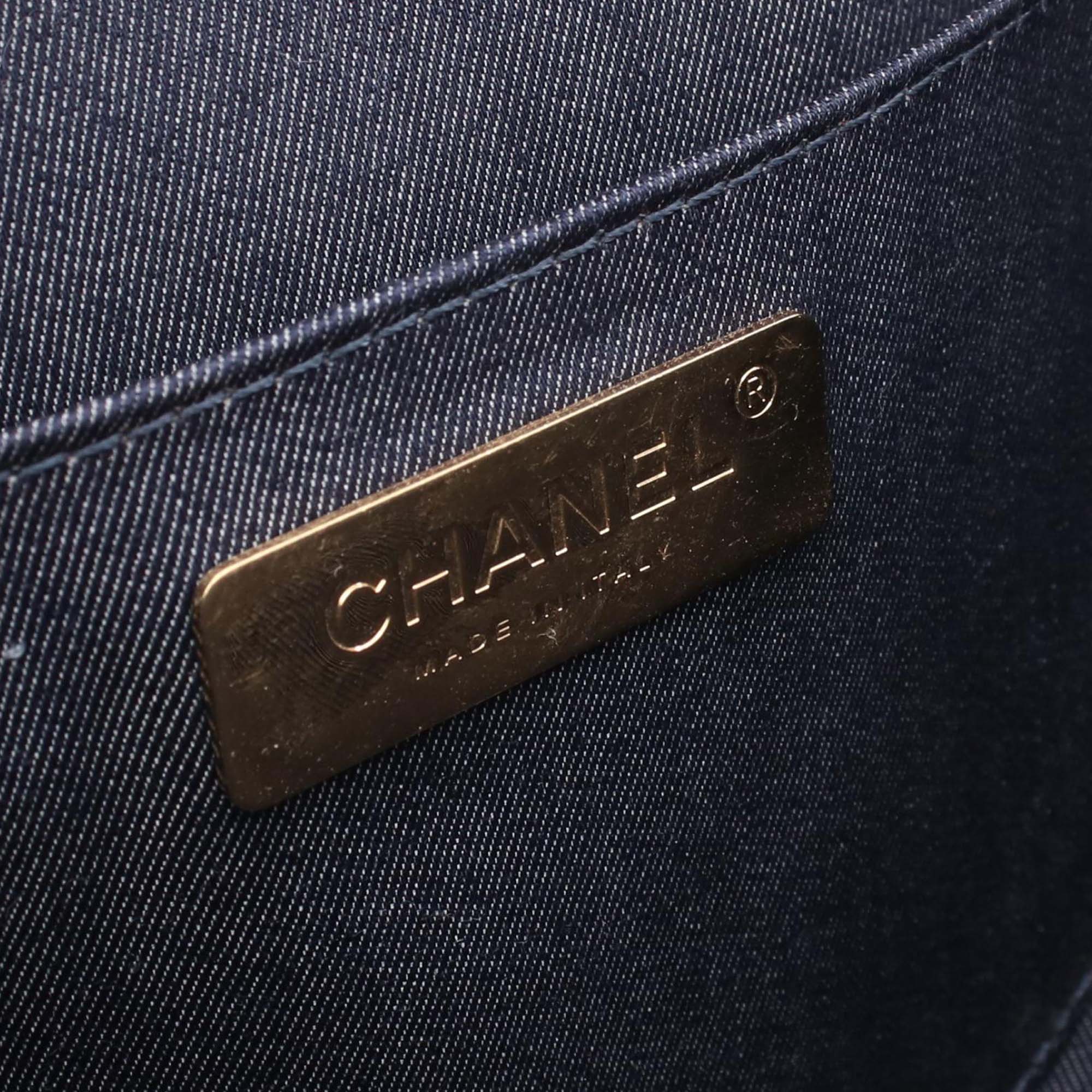 Chanel Crumpled Calfskin En Vogue Round Bag - image 4