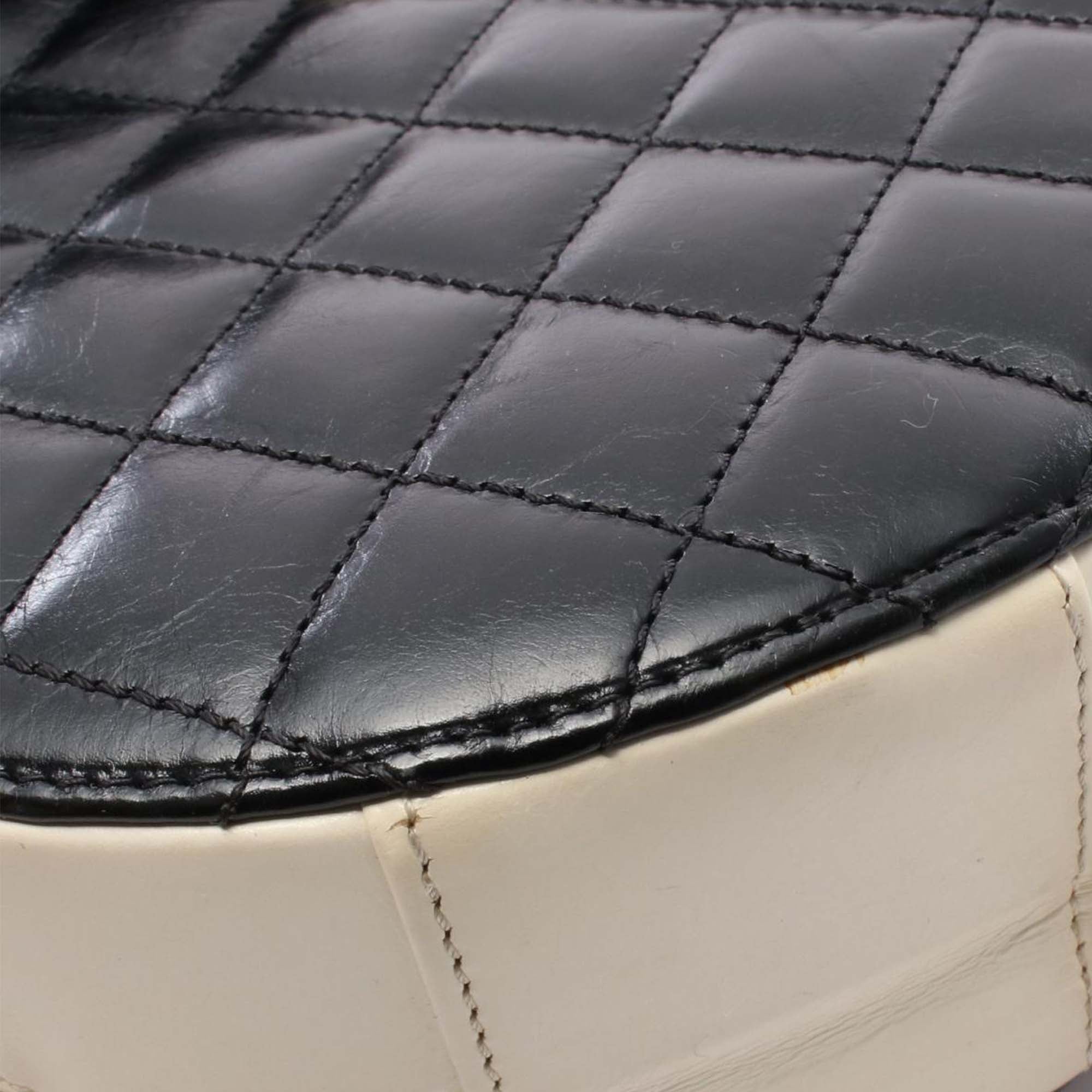 Chanel Crumpled Calfskin En Vogue Round Bag - image 7