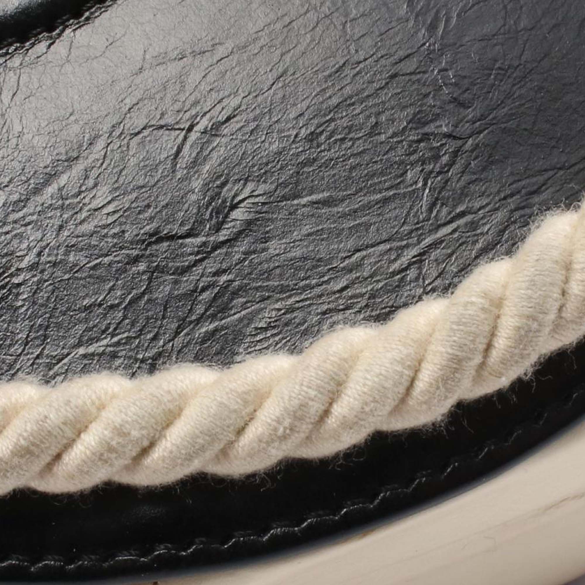Chanel Crumpled Calfskin En Vogue Round Bag - image 8