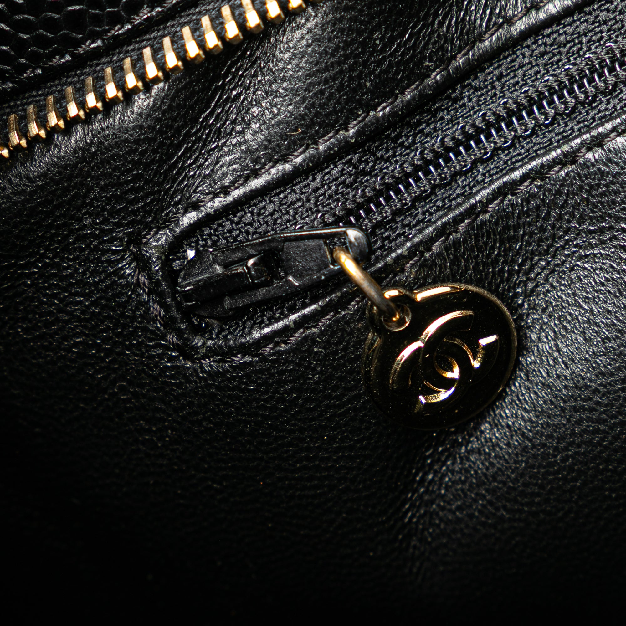 Chanel Caviar Medallion Tote - image 7