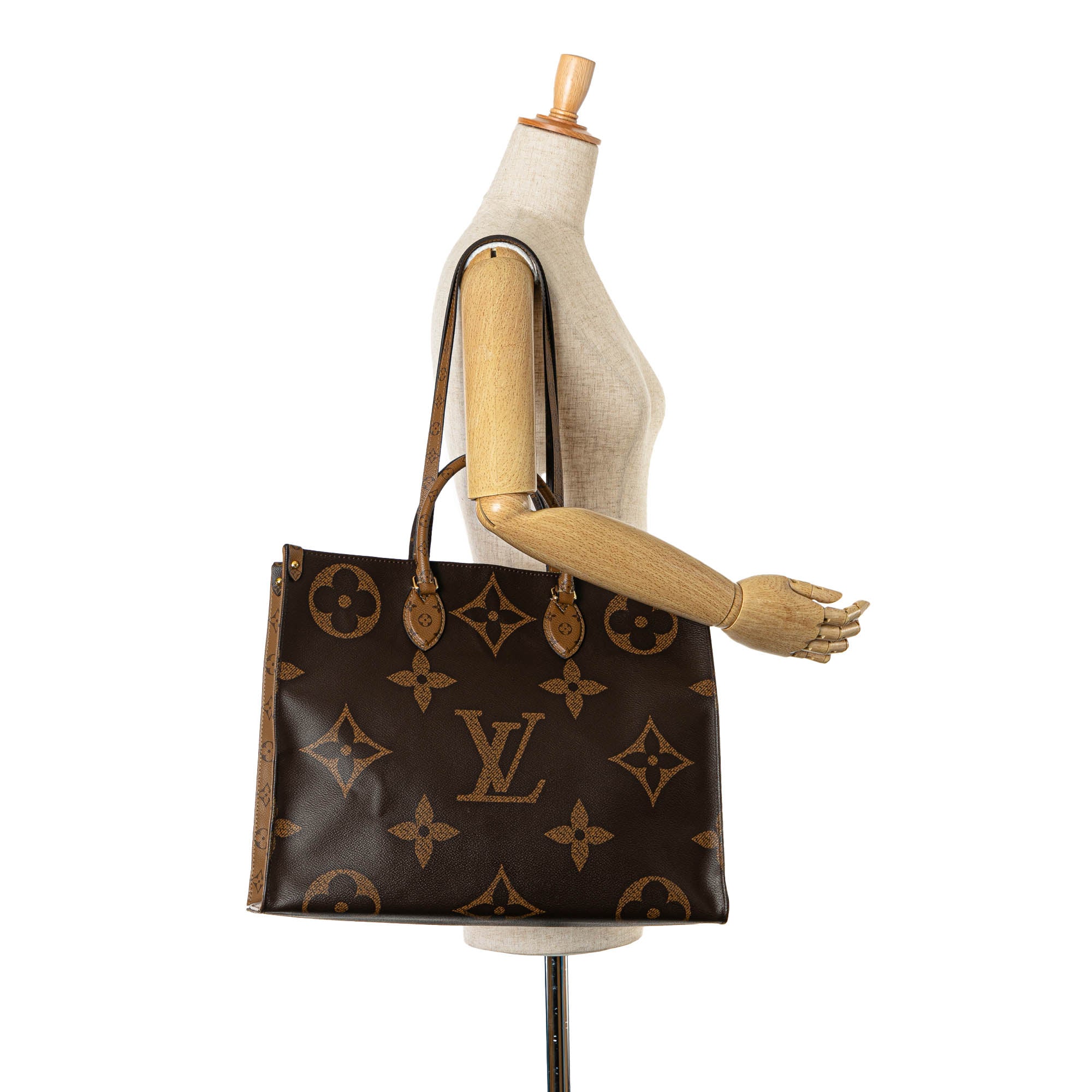 Louis Vuitton Monogram Reverse Giant OnTheGo GM - image 8