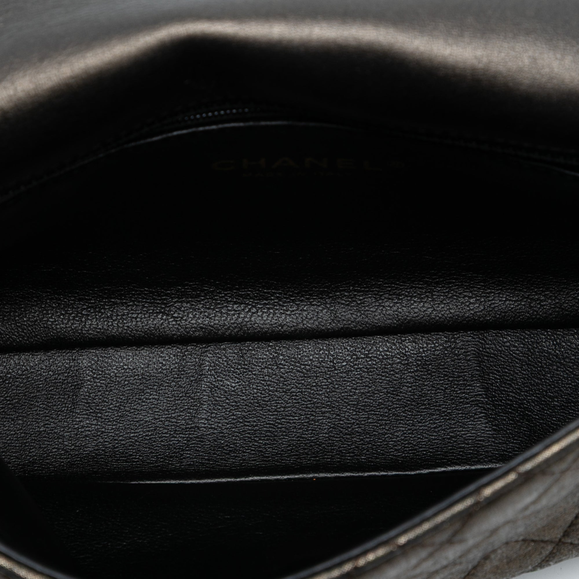 Chanel Small Metallic Iridescent Pearl CC Crystal Single Flap Bag - image 4