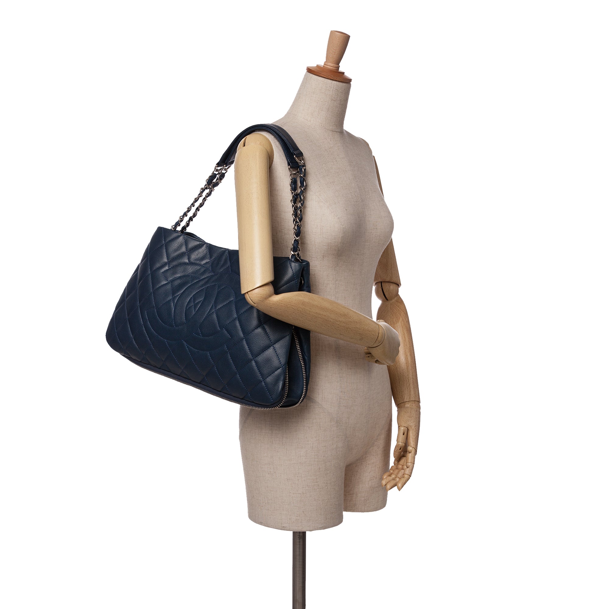 Chanel CC Quilted Caviar Expandable Tote - image 10