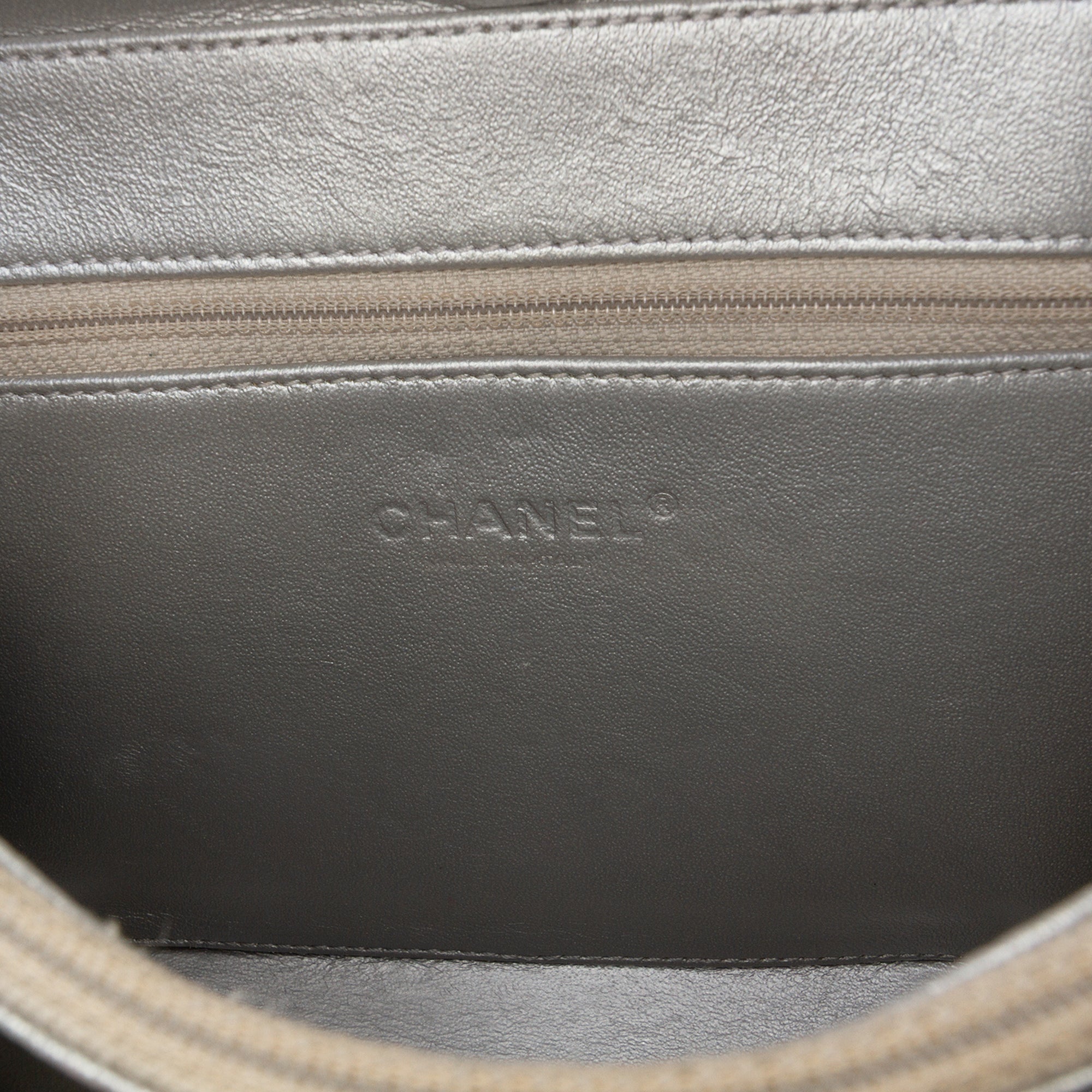 Chanel Medium Caviar CC Filigree Vanity Case - image 5
