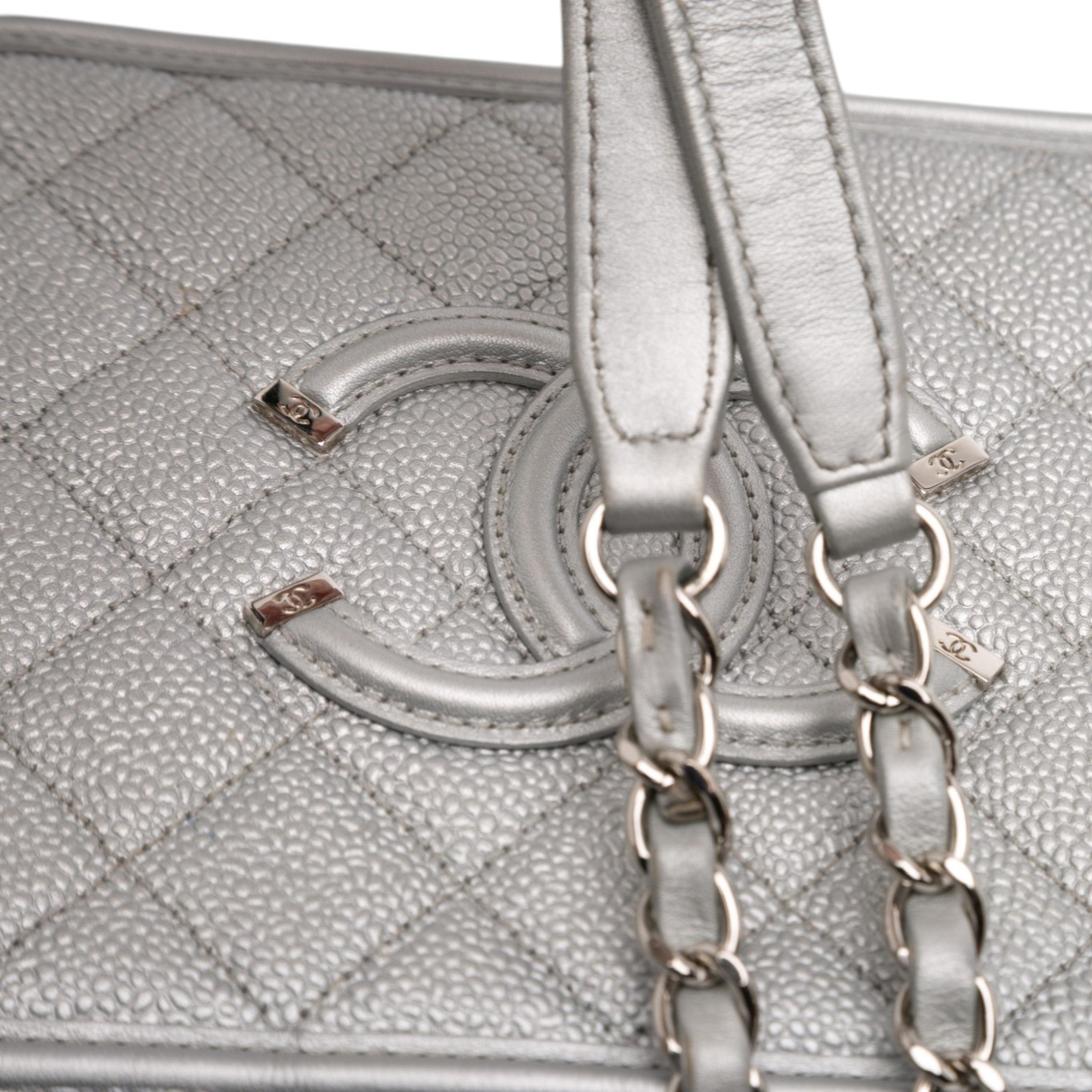 Chanel Medium Caviar CC Filigree Vanity Case - image 9