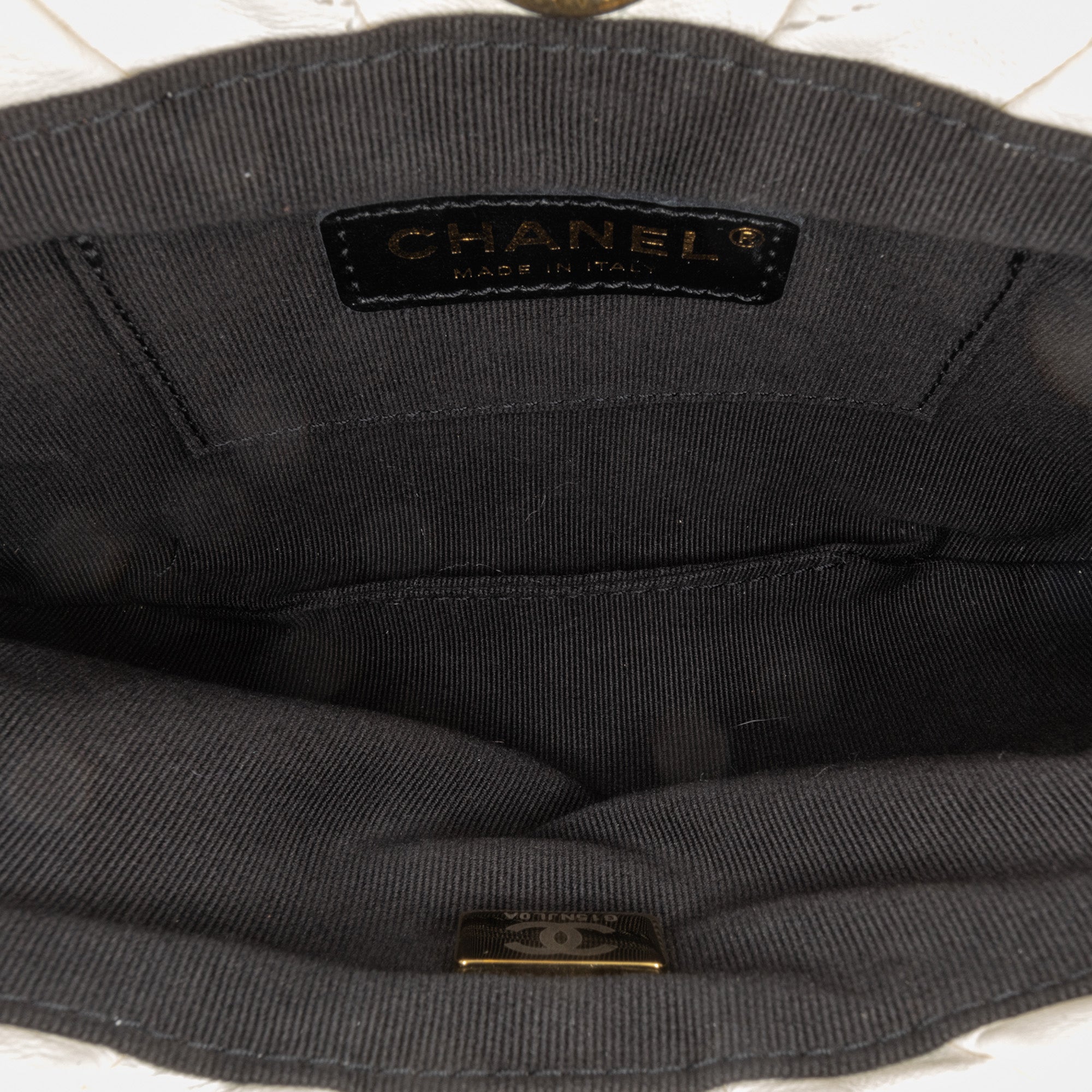 Chanel Quilted Lambskin Pearl Crown Handle Clutch Bag - image 4