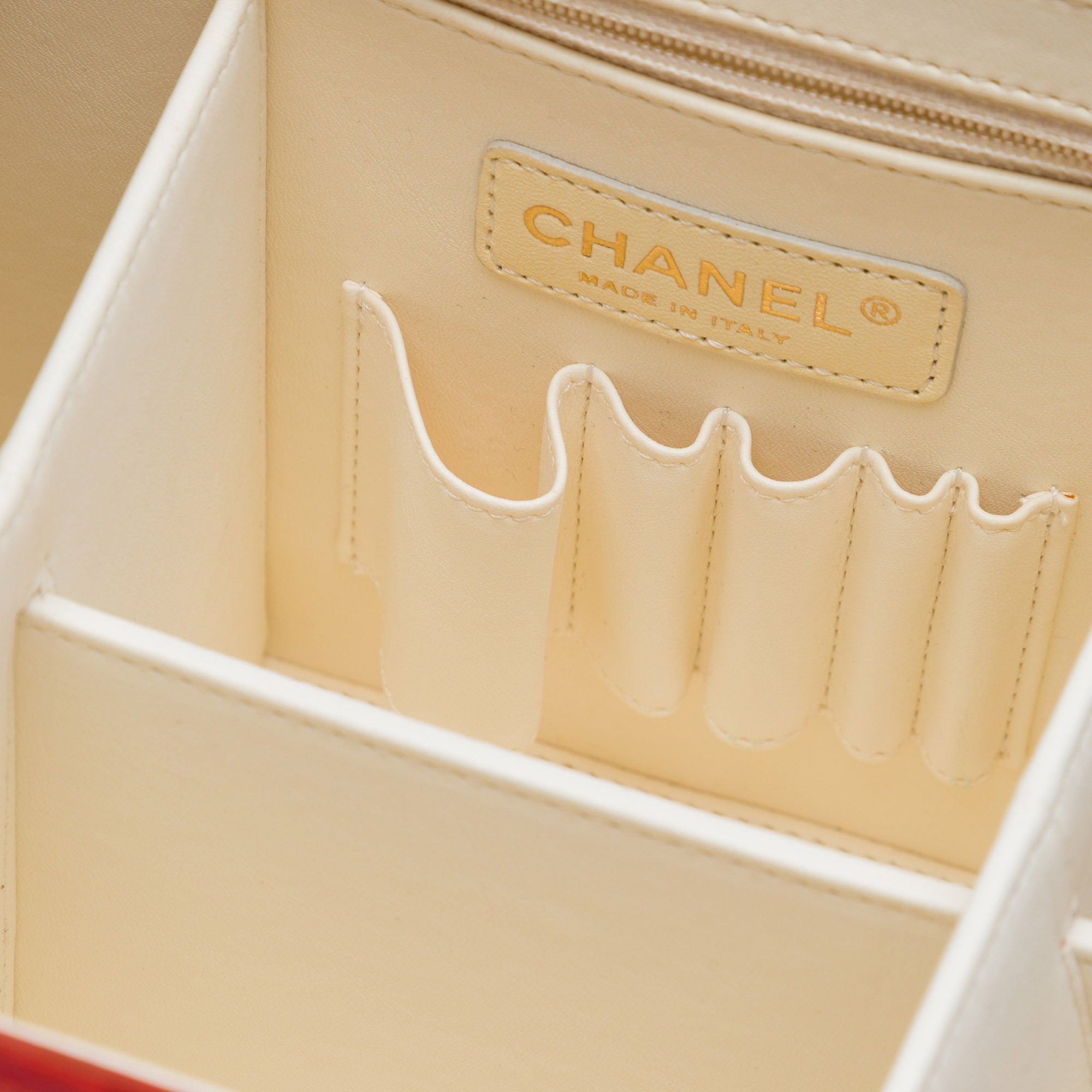 Chanel CC Quilted Glazed Calfskin Vanity Case - image 5