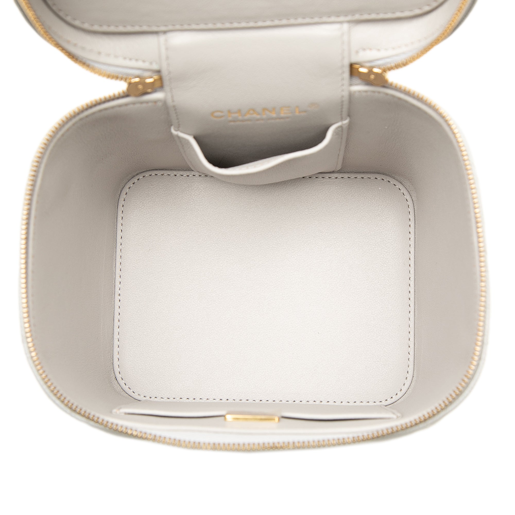 Chanel Small CC Caviar Top Handle Vanity Case with Chain - image 4